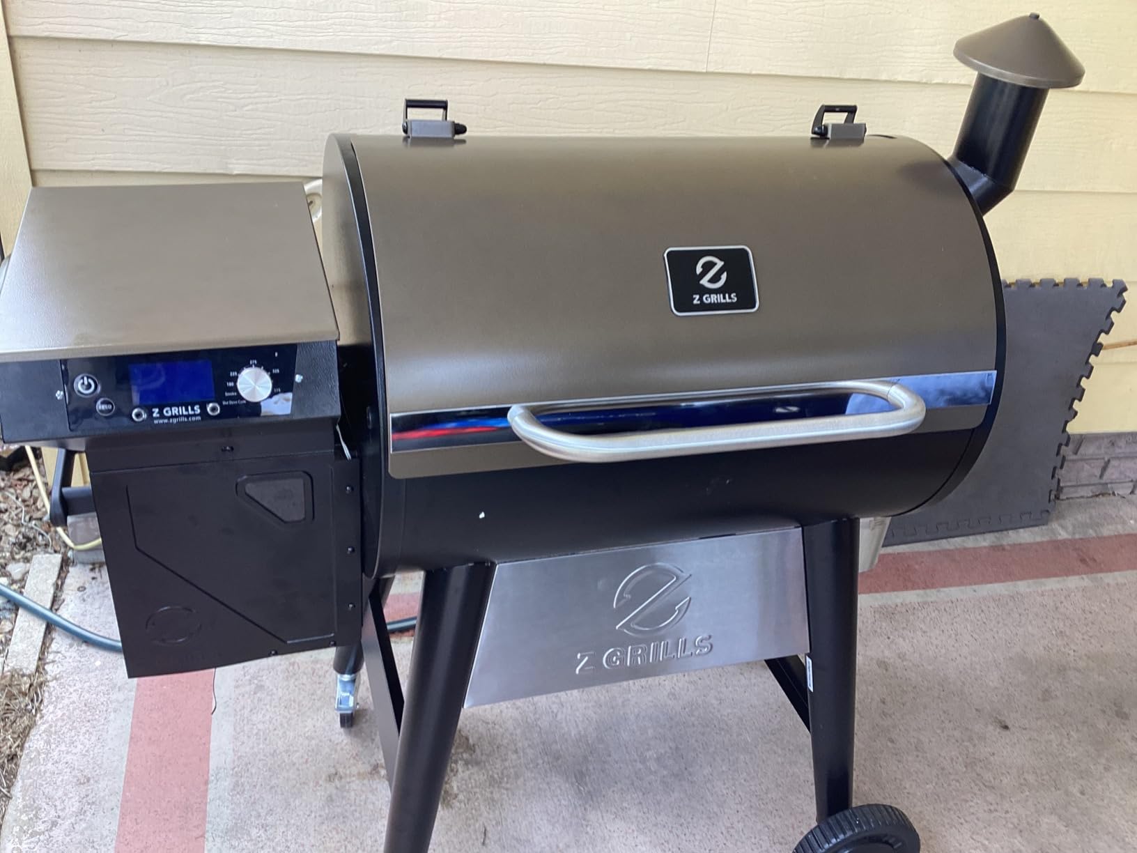 Z GRILLS 2026 200A Table Top Wood Pellet Grill, Pellet Smoker with PID V3.0 Controller, 202 sq.in Cooking Area, Fit for RVs, Road Trips & Apartments customer photo 2