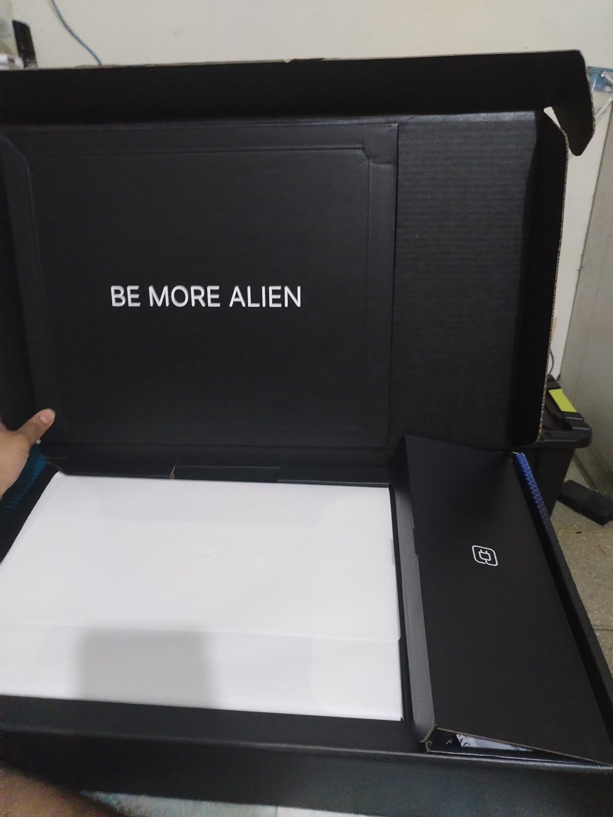 Alienware 16 Aurora Gaming Laptop AC16250-16