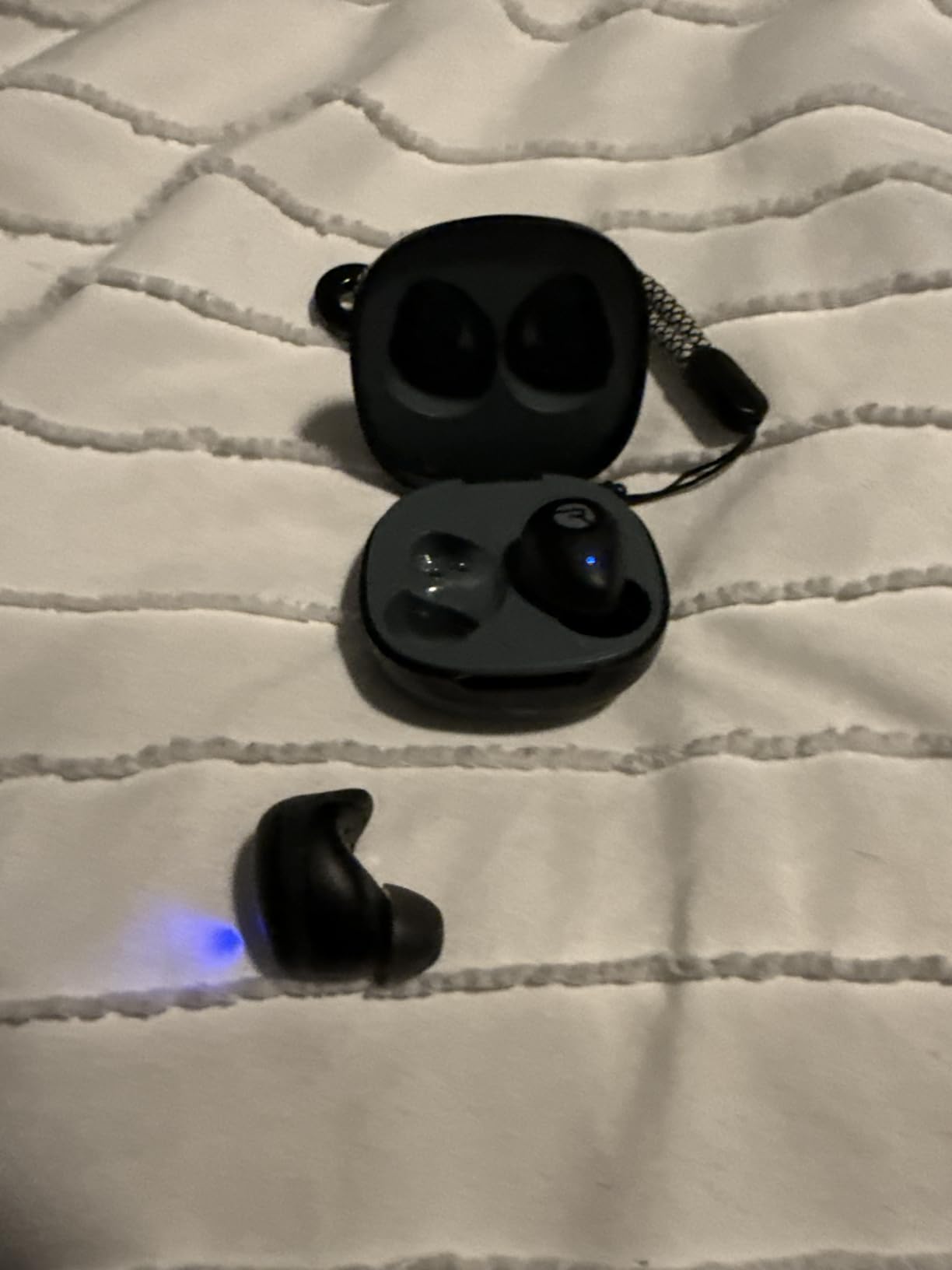 Raycon Fitness Bluetooth True Wireless Earbuds with Built in Mic 56 Hours of Battery, IPX7 Waterproof, Active Noise Cancellation, Awareness Mode, and Bluetooth 5.3 (Black) Customer Review Raycon Fitness Bluetooth True Wireless Earbuds with Built in Mic 56 Hours of Battery, IPX7 Waterproof, Active Noise Cancellation, Awareness Mode, and Bluetooth 5.3 (Black) - Customer Photo 1