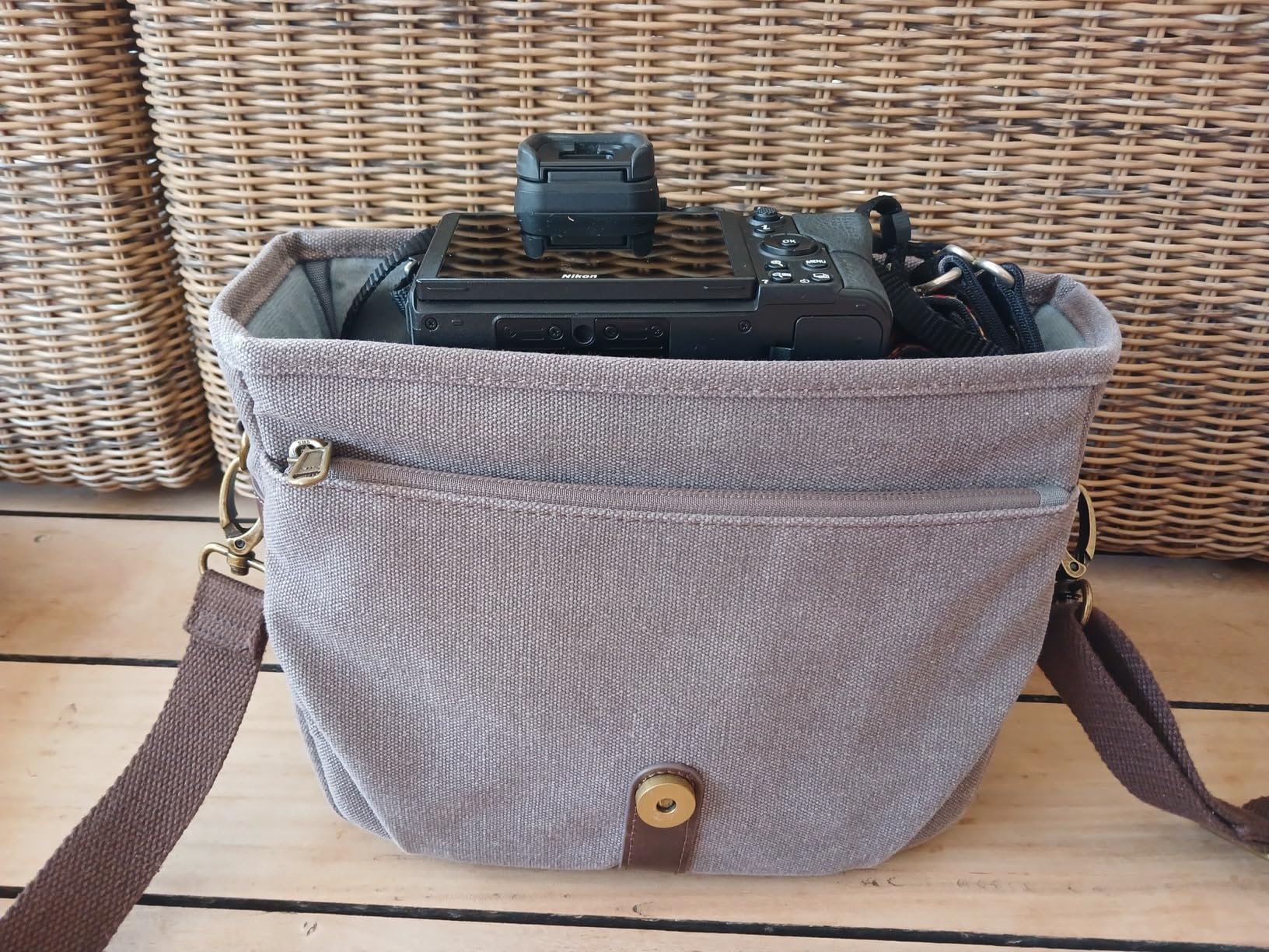 BAGSMART Camera Bag, SLR DSLR Canvas Crossbody Camera Case, Compact Camera Shoulder Bag with Rain Cover for Women and Men, Ivory White Customer Review BAGSMART Camera Bag, SLR DSLR Canvas Crossbody Camera Case, Compact Camera Shoulder Bag with Rain Cover for Women and Men, Ivory White - Customer Photo 3