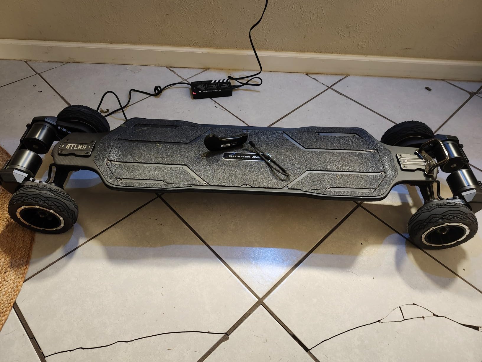 Exway Atlas All-Terrain Off Road Electric Skateboards, Top Speed of 35 Mph, 24 Miles Range Mountain Board, Optional AUXPack Battery, Professional Electric Longboard for Adults Customer Review Exway Atlas All-Terrain Off Road Electric Skateboards, Top Speed of 35 Mph, 24 Miles Range Mountain Board, Optional AUXPack Battery, Professional Electric Longboard for Adults - Customer Photo 1