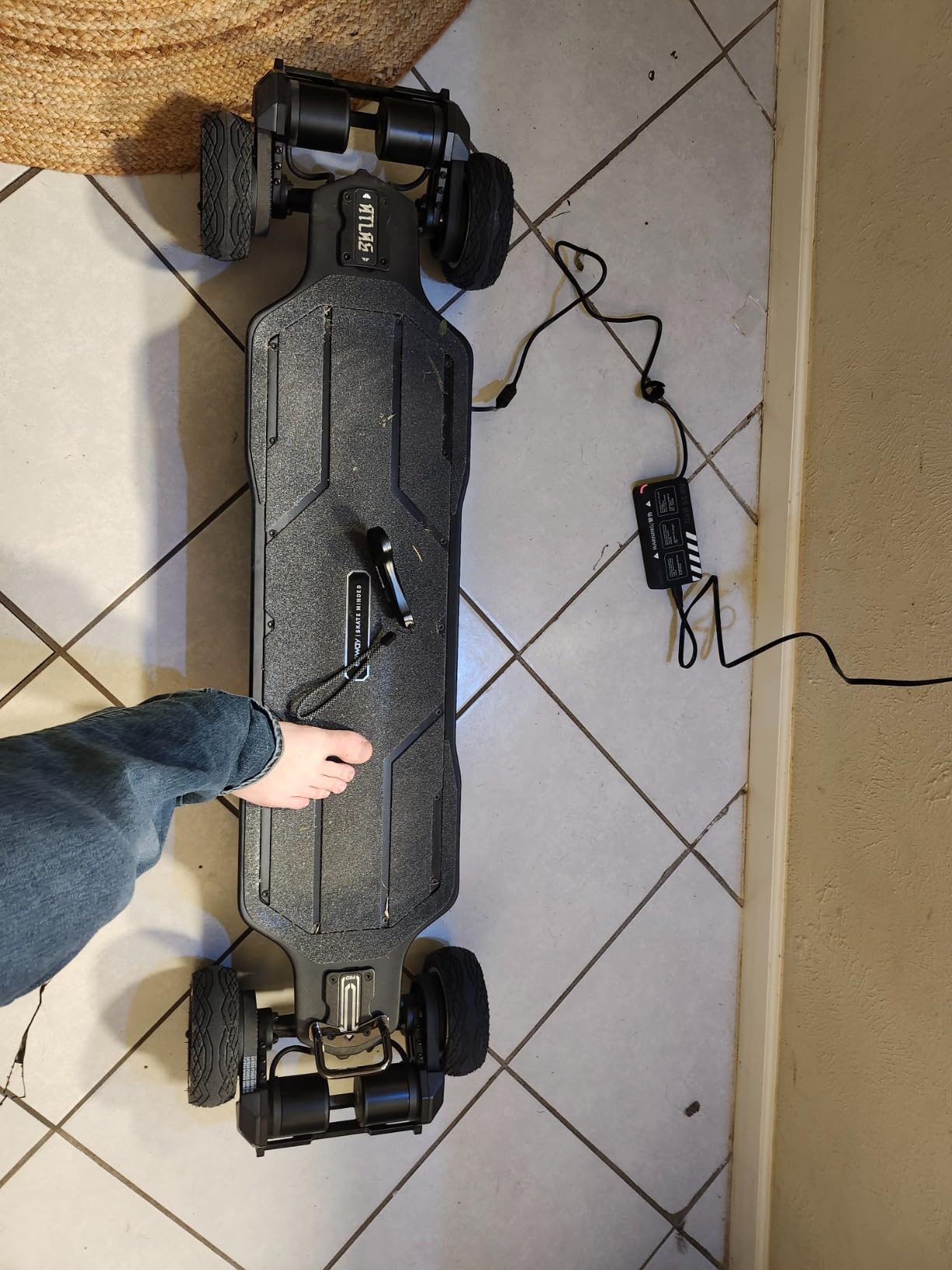 Exway Atlas All-Terrain Off Road Electric Skateboards, Top Speed of 35 Mph, 24 Miles Range Mountain Board, Optional AUXPack Battery, Professional Electric Longboard for Adults Customer Review Exway Atlas All-Terrain Off Road Electric Skateboards, Top Speed of 35 Mph, 24 Miles Range Mountain Board, Optional AUXPack Battery, Professional Electric Longboard for Adults - Customer Photo 2
