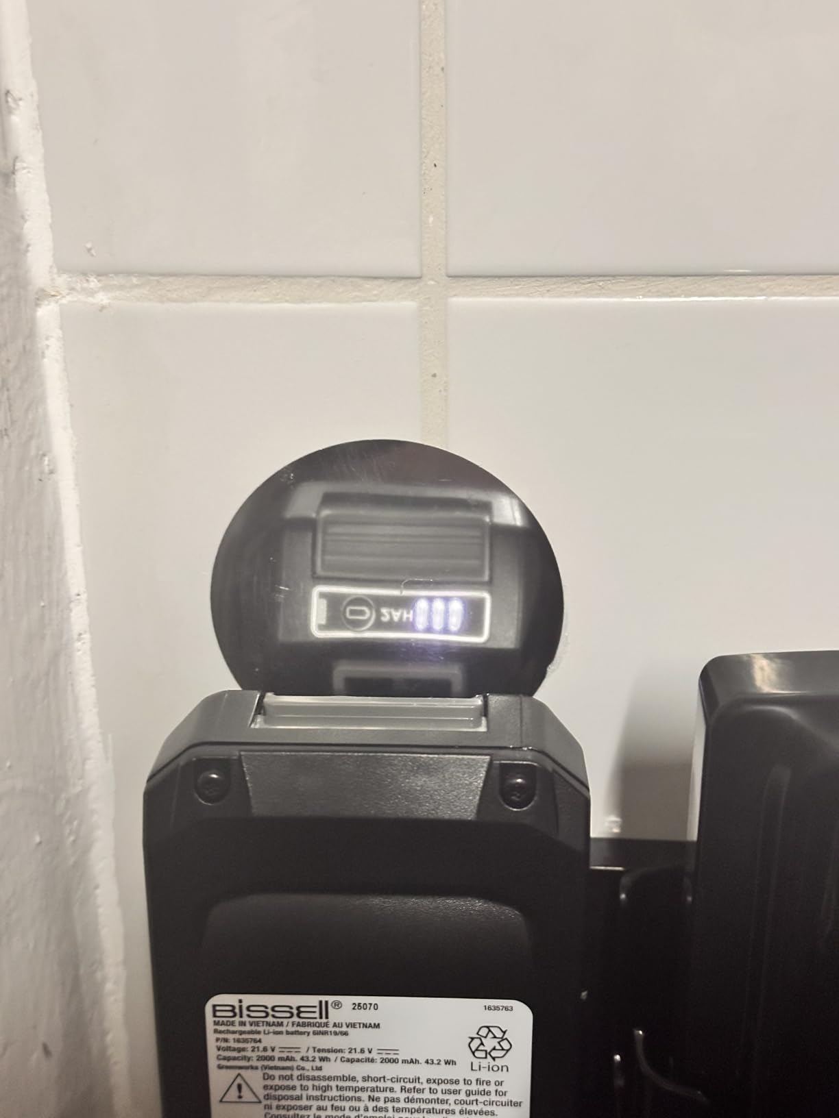 Bissell Cleanview XR Pet 300W Cordless Vacuum with Removable Battery, 3797V Customer Review Bissell Cleanview XR Pet 300W Cordless Vacuum with Removable Battery, 3797V - Customer Photo 2