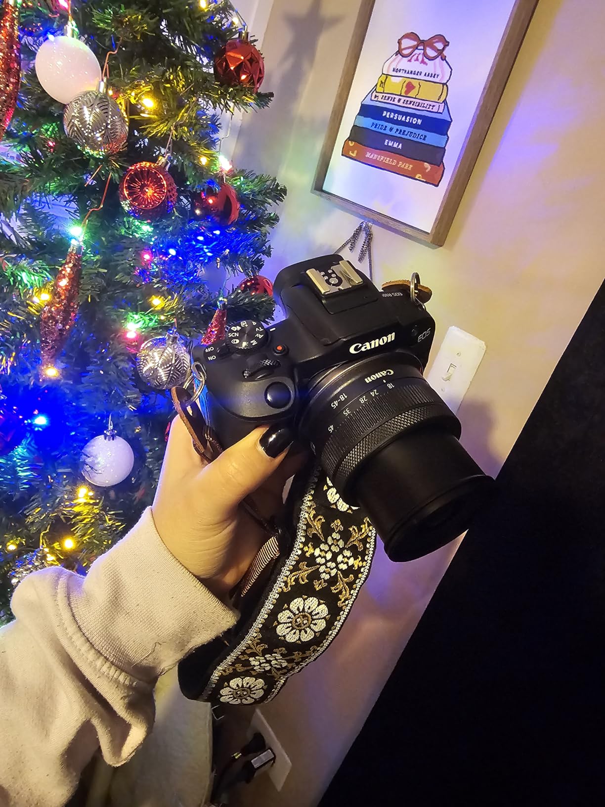 Canon EOS R100 Mirrorless Camera RF-S18-45mm F4.5-6.3 is STM Lens Kit, 24.1 Megapixel CMOS (APS-C) Sensor, 4K Video, RF Mount, Black - Customer Photo 1