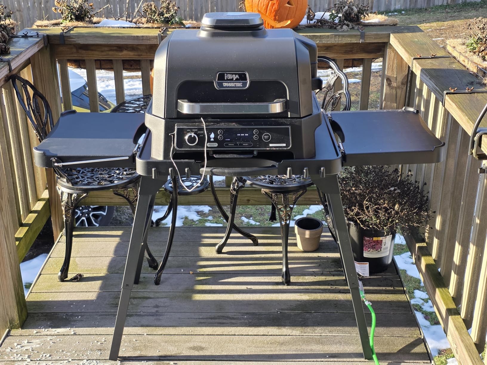 Ninja | Grill & Smoker | Outdoor Woodfire Pro XL | 4 in 1 Grill, BBQ Smoker, Air Fryer & Bake | Portable | Includes Built in Thermometer & 2 Woodfire Pellet Packs | Dark Grey | OG850 - Customer Photo 2