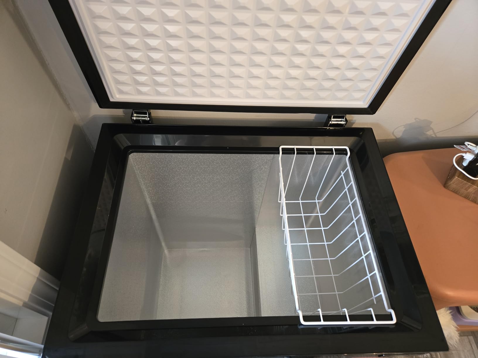 FRIGIDAIRE EFRF5003-BLACK Chest Deep Freezer-Garage-Ready, 5.0 Cu. Ft. Capacity, Black-Adjustable Thermostat-Removable Vinyl Coated Wire Basket-Easy Defrost Drain Customer Review FRIGIDAIRE EFRF5003-BLACK Chest Deep Freezer-Garage-Ready, 5.0 Cu. Ft. Capacity, Black-Adjustable Thermostat-Removable Vinyl Coated Wire Basket-Easy Defrost Drain - Customer Photo 1