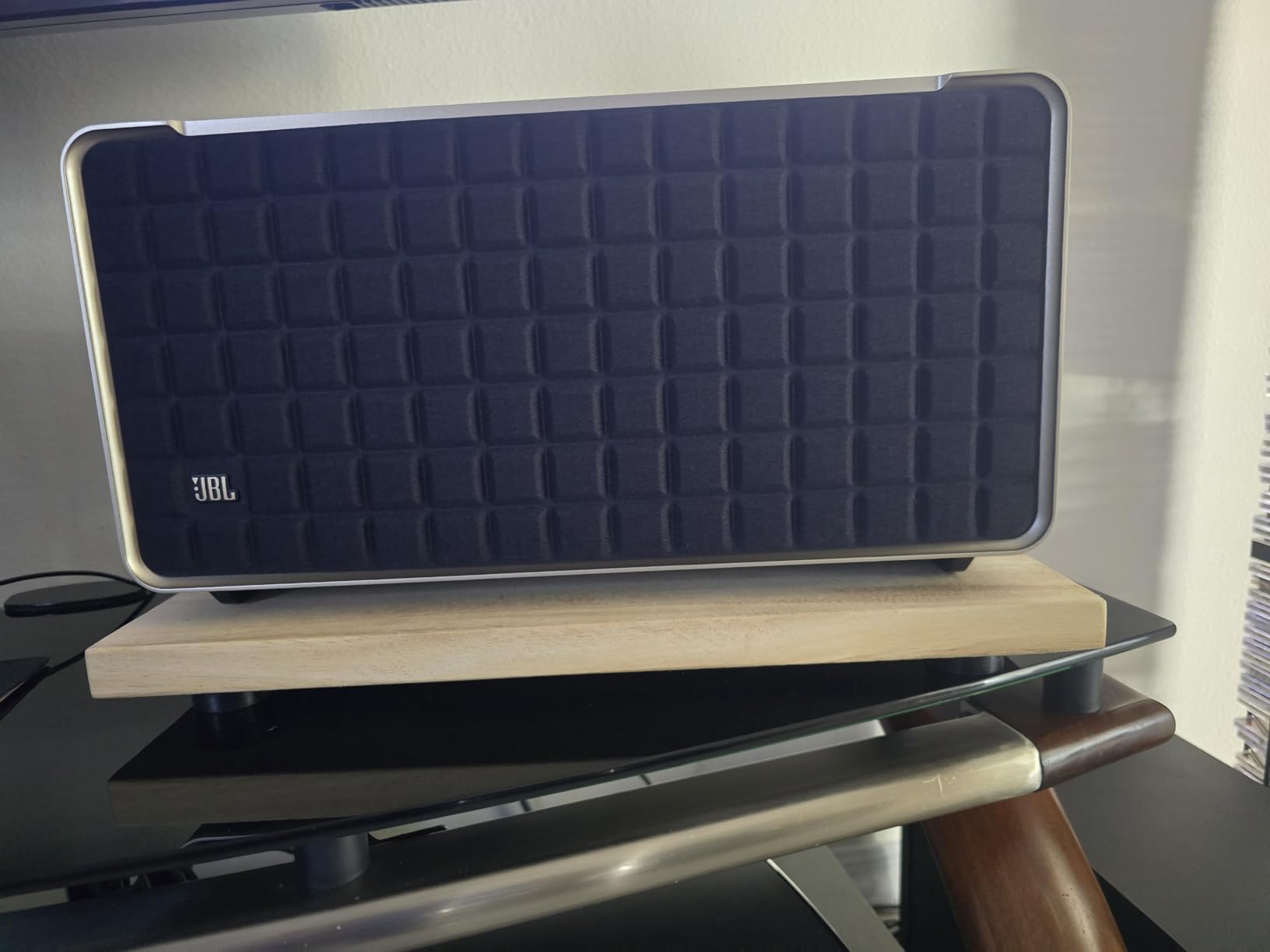 JBL Authentics 200 - Retro Style Smart Home Speaker with Built in Wi-Fi, Bluetooth and Voice Assistants, Alexa and Google Assistant, Multi-Room Playback, Automatic self tuning (Black/Gold) Customer Review JBL Authentics 200 - Retro Style Smart Home Speaker with Built in Wi-Fi, Bluetooth and Voice Assistants, Alexa and Google Assistant, Multi-Room Playback, Automatic self tuning (Black/Gold) - Customer Photo 1