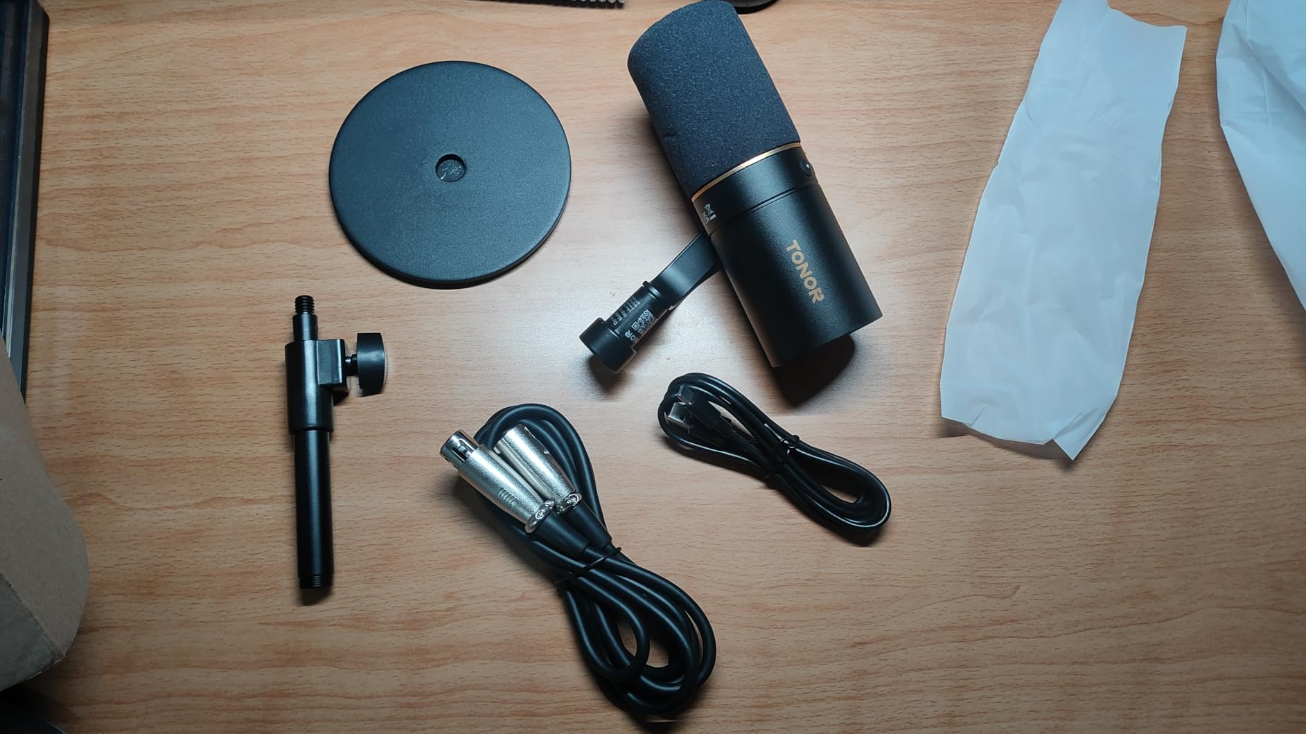 TONOR Dynamic Podcast Microphone, XLR/USB Mic for Podcasting, Recording, Streaming, XLR Cardioid Studio Mic with Quick Mute, 3.5mm Headphone Jack, Volume Control, Microfono with Boom Arm, Black,TD510+ Customer Review TONOR Dynamic Podcast Microphone, XLR/USB Mic for Podcasting, Recording, Streaming, XLR Cardioid Studio Mic with Quick Mute, 3.5mm Headphone Jack, Volume Control, Microfono with Boom Arm, Black,TD510+ - Customer Photo 3