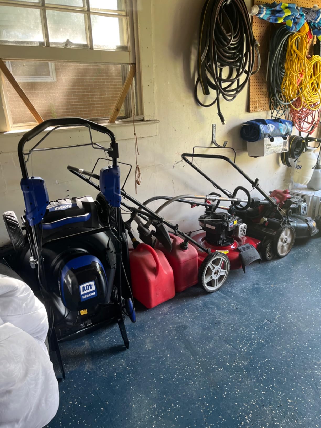 Wild Badger Power 40V 18″ Cordless Lawn Mower Brushless , 5,445 sq ft/0.125 ac, 1×4.0Ah Battery & Fast Charger, 5-Position Height ,for Small-to-Medium Lawns Customer Review Wild Badger Power 40V 18″ Cordless Lawn Mower Brushless , 5,445 sq ft/0.125 ac, 1×4.0Ah Battery & Fast Charger, 5-Position Height ,for Small-to-Medium Lawns - Customer Photo 1
