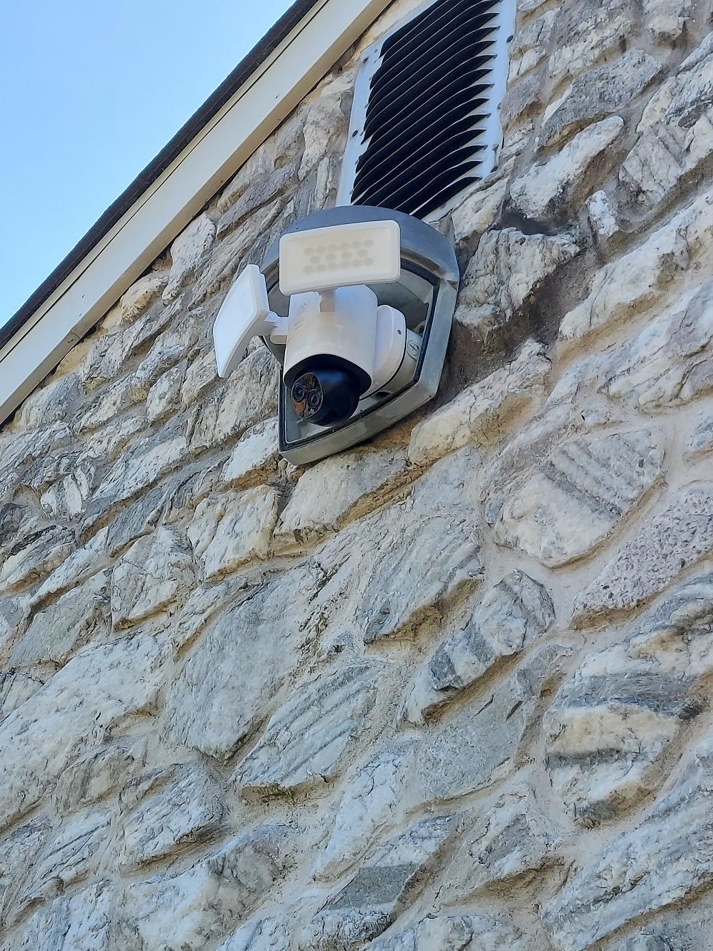 eufy Security Camera Floodlight Camera E340 Wired, Security Camera Outdoor, 360° PTZ, 24/7 Recording, 2.4G/5G Wi-Fi, 2000 LM, Motion Detection, Built-In Siren, Dual Cam, HB3 Compatible, No Monthly Fee customer photo 2