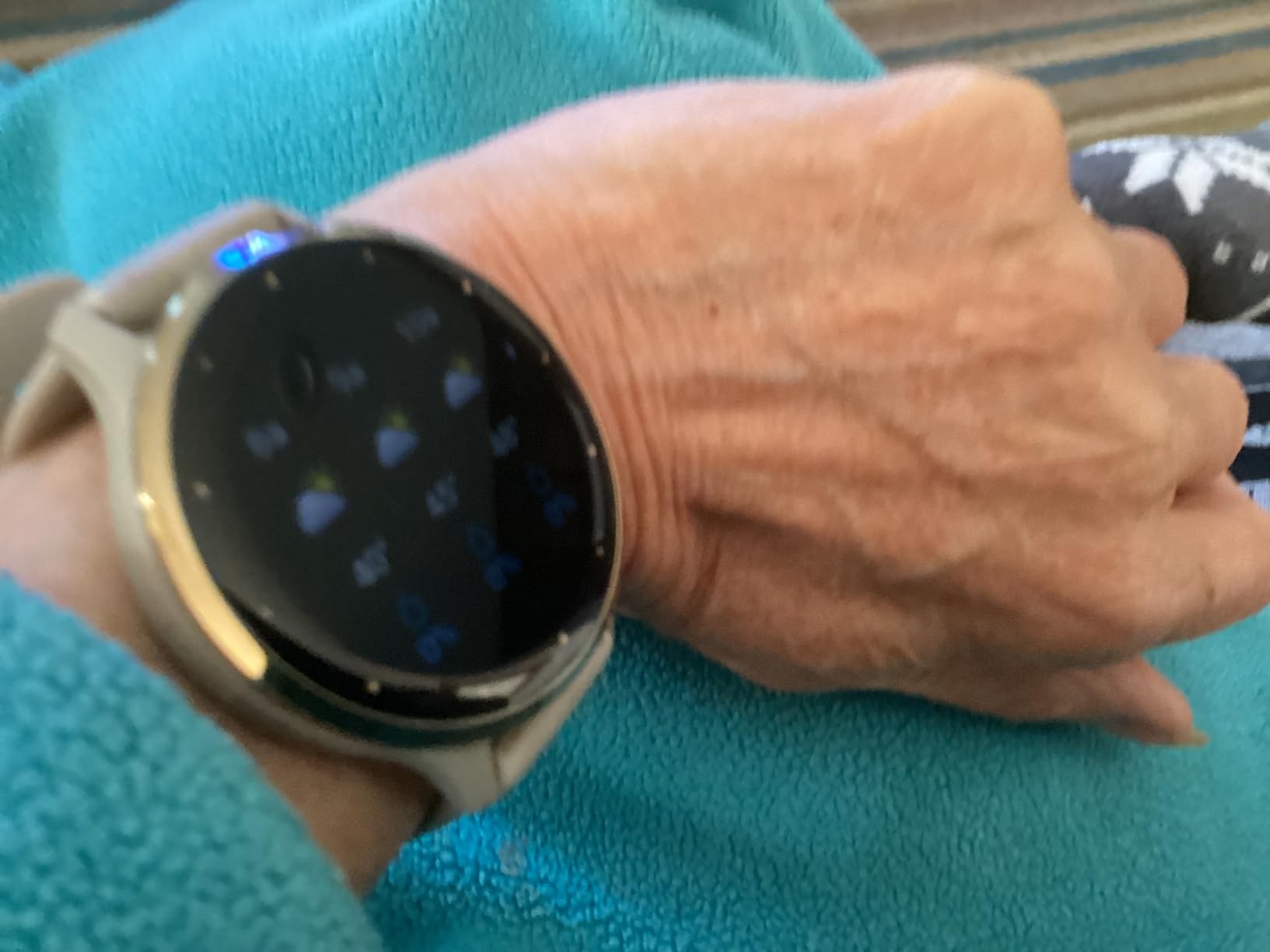 Garmin Venu 3S Soft Gold Stainless Steel Bezel 1.2-Inch AMOLED Touchscreen Display Smart Watch with 41mm Ivory Case and Silicone Band Customer Review Garmin Venu 3S Soft Gold Stainless Steel Bezel 1.2-Inch AMOLED Touchscreen Display Smart Watch with 41mm Ivory Case and Silicone Band - Customer Photo 5