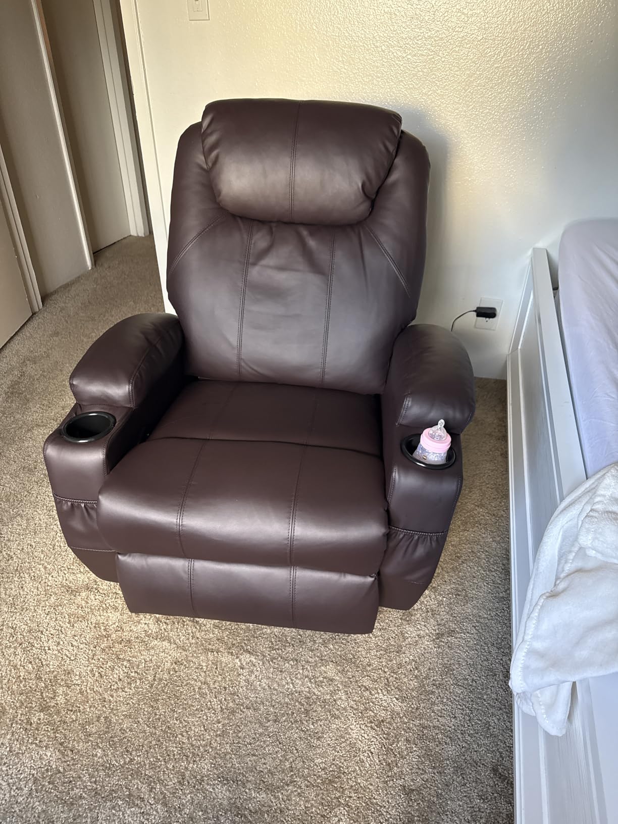 Recliner Chair, Rocking Chair with Massage and Heat, 360° Swivel Recliner Chairs for Adults, Rocker Manual Recliner with Remote Control and Cup Holder for Living Room, Bedroom, Nursery Customer Review Recliner Chair, Rocking Chair with Massage and Heat, 360° Swivel Recliner Chairs for Adults, Rocker Manual Recliner with Remote Control and Cup Holder for Living Room, Bedroom, Nursery - Customer Photo 1