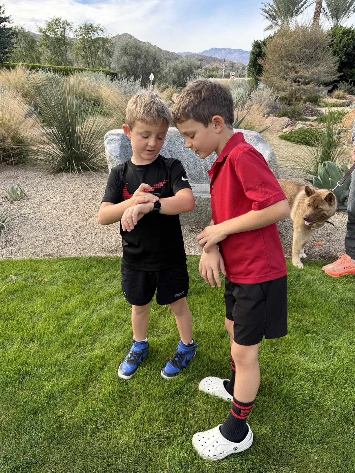 Garmin Bounce Kids Smartwatch, Two-Way Text and Voice Messaging, Location Tracking - Customer Photo 1