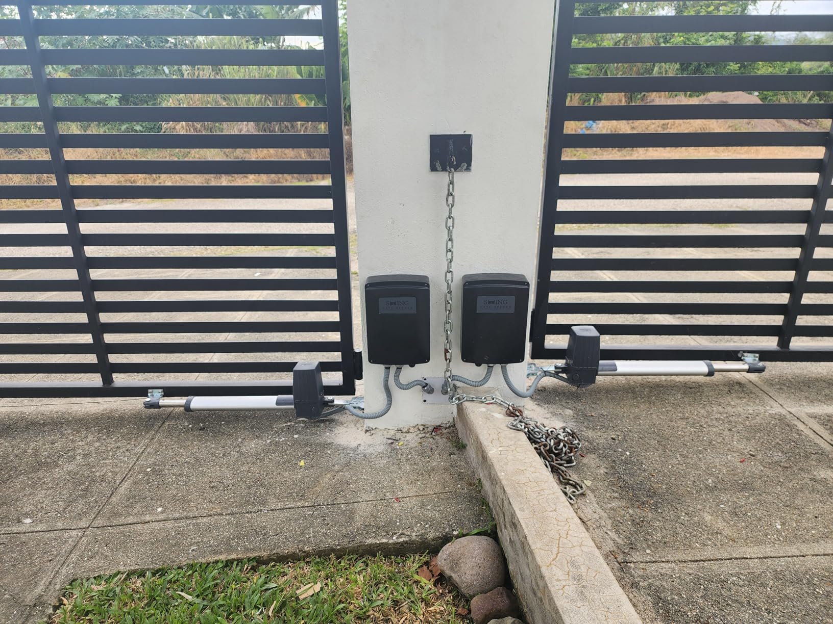 CO-Z ADSW4 Automatic Gate Opener Kit, Dual Swing Gate Openers for Doors up to 1300lb 20ft, Electric Driveway Gate Openers with Remote Kit Infrared Sensors Equipped Solar Battery Charging Compatible Customer Review CO-Z ADSW4 Automatic Gate Opener Kit, Dual Swing Gate Openers for Doors up to 1300lb 20ft, Electric Driveway Gate Openers with Remote Kit Infrared Sensors Equipped Solar Battery Charging Compatible - Customer Photo 1