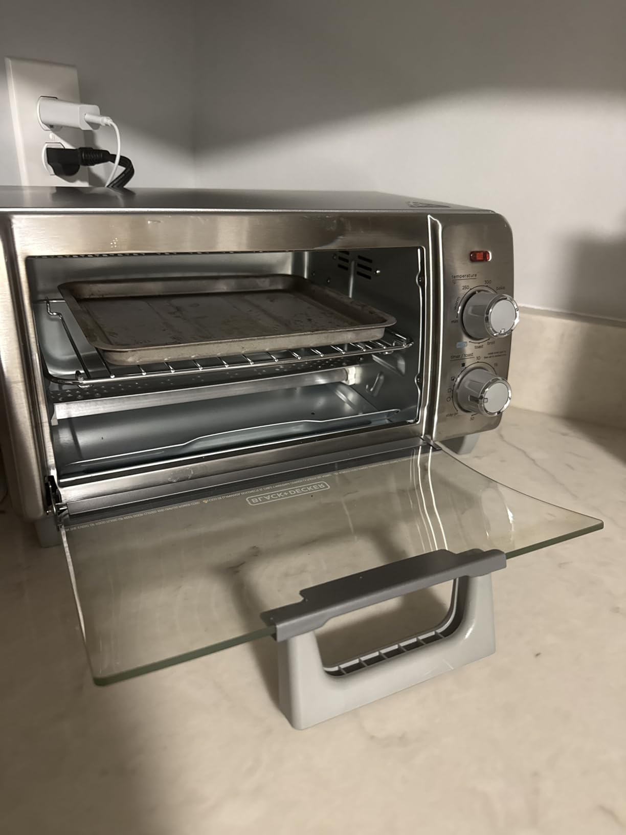 BLACK+DECKER Crisp 'N Bake Air Fry Countertop Convection Toaster Oven, Medium Capacity, 4-Slice, 5-in-1, Fits 9