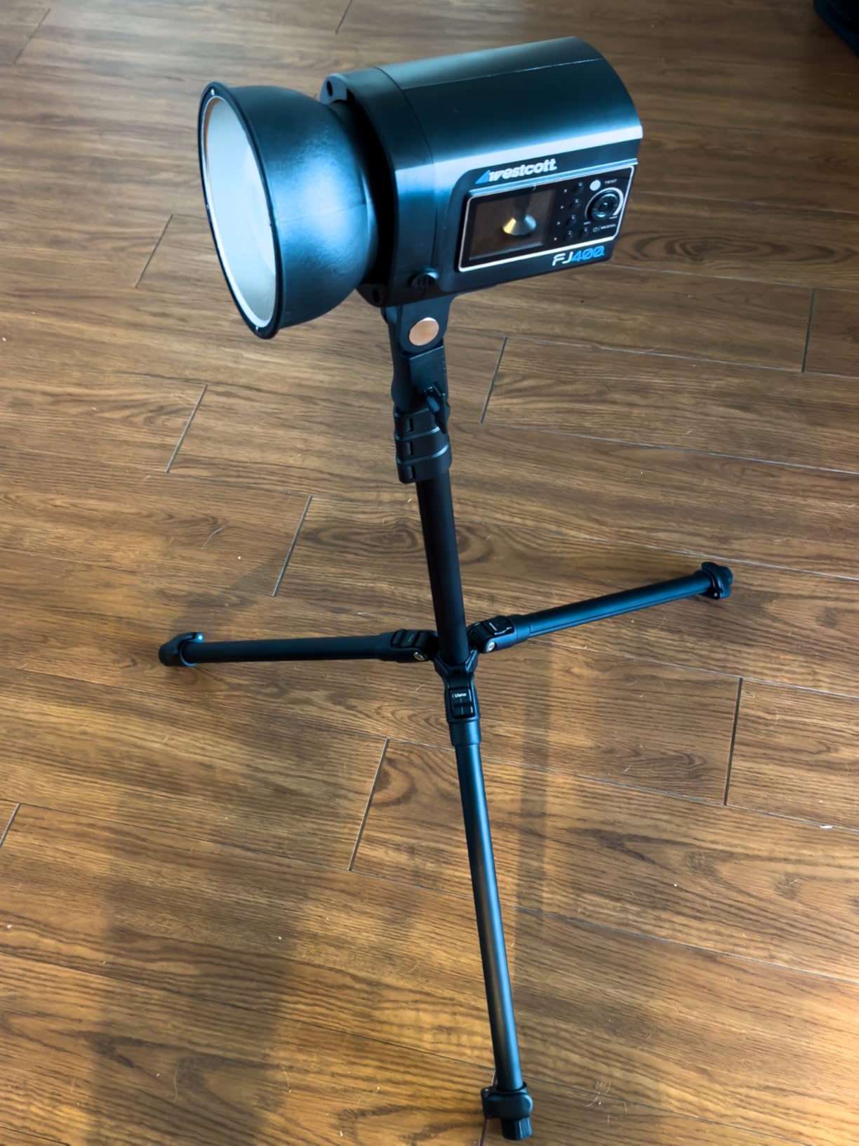 Ulanzi TT43 Extendable Photography Light Stand, Adjustable 6.23ft Aluminum Tripod, Reversible Portable Studio Lighting Tripod for Continute Output Lighting/Strobe Light/Webcams/Cameras/Softbox Customer Review Ulanzi TT43 Extendable Photography Light Stand, Adjustable 6.23ft Aluminum Tripod, Reversible Portable Studio Lighting Tripod for Continute Output Lighting/Strobe Light/Webcams/Cameras/Softbox - Customer Photo 1