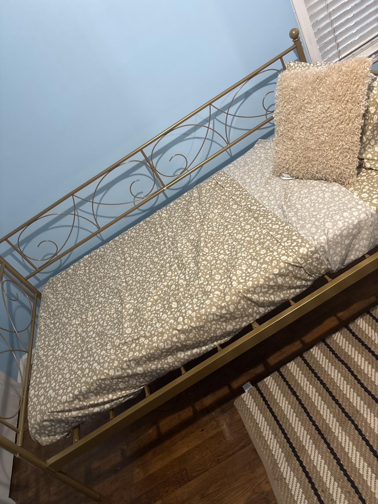 Rolanstar Queen Size Mattress, 8 Inch Gel Memory Foam Mattress in a Box, Fiberglass Free, Breathable for Cooler Sleep Supportive & Pressure Relief, CertiPUR-US Certified, White - Customer Photo 2