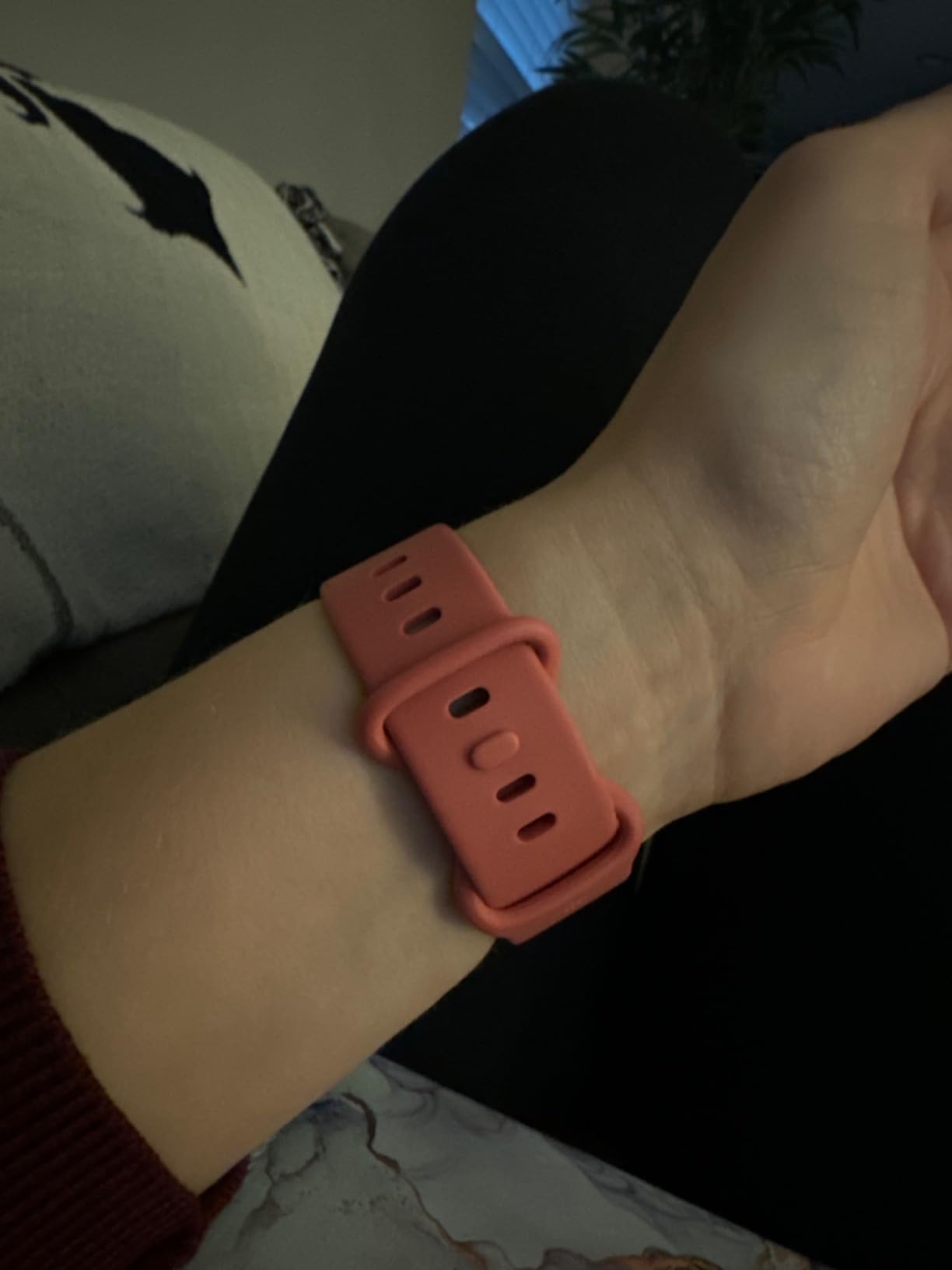 Fitbit Versa 4 Fitness Smartwatch with Daily Readiness, GPS, 24/7 Heart Rate, 40+ Exercise Modes, Sleep Tracking and More, Pink Sand/Copper Rose, One Size (S & L Bands Included) (Renewed) - Customer Photo 2