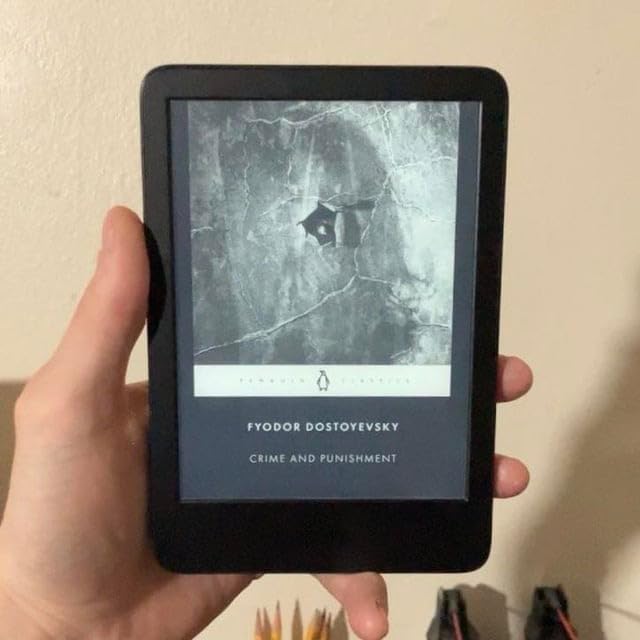 Amazon Kindle 16 GB (newest model) - Lightest and most compact Kindle, now with faster page turns, and higher contrast ratio, for an enhanced reading experience - Matcha customer photo 2
