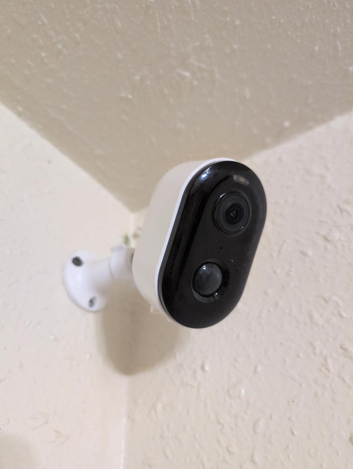 Security Cameras Wireless Outdoor, Battery Powered 2k Color Night Vision, AI Motion Detection Spotlight Siren, IP66 Weatherproof, 2-Way Talk - Customer Photo 2