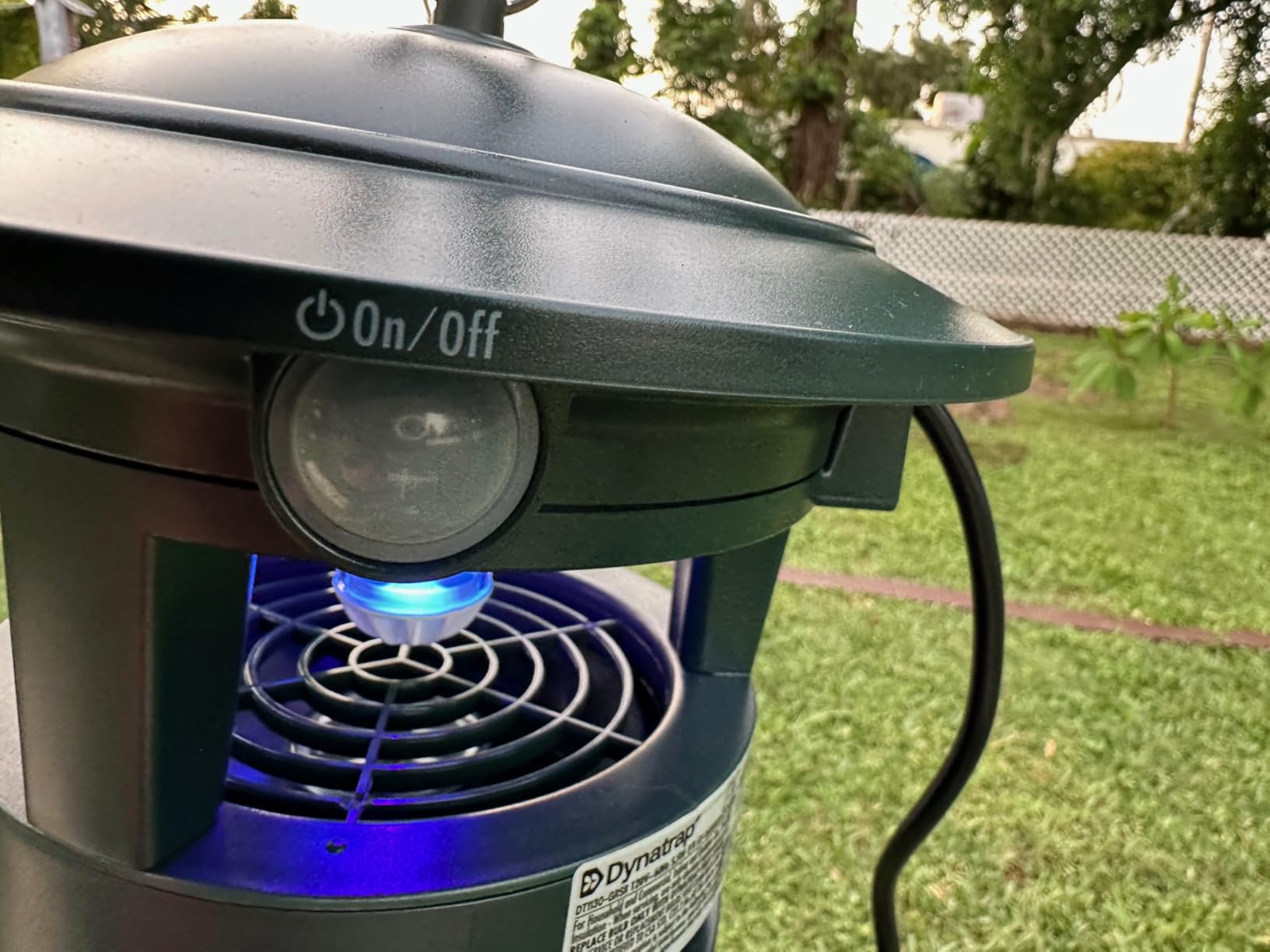 Dynatrap DT1130SR 1/2 Acre Mosquito & Flying Insect Outdoor Trap and Killer – Kills Mosquitoes, Flies, Wasps, Gnats, & Other Flying Insects - Bug Zapper Alternative – Black Customer Review Dynatrap DT1130SR 1/2 Acre Mosquito & Flying Insect Outdoor Trap and Killer – Kills Mosquitoes, Flies, Wasps, Gnats, & Other Flying Insects - Bug Zapper Alternative – Black - Customer Photo 1