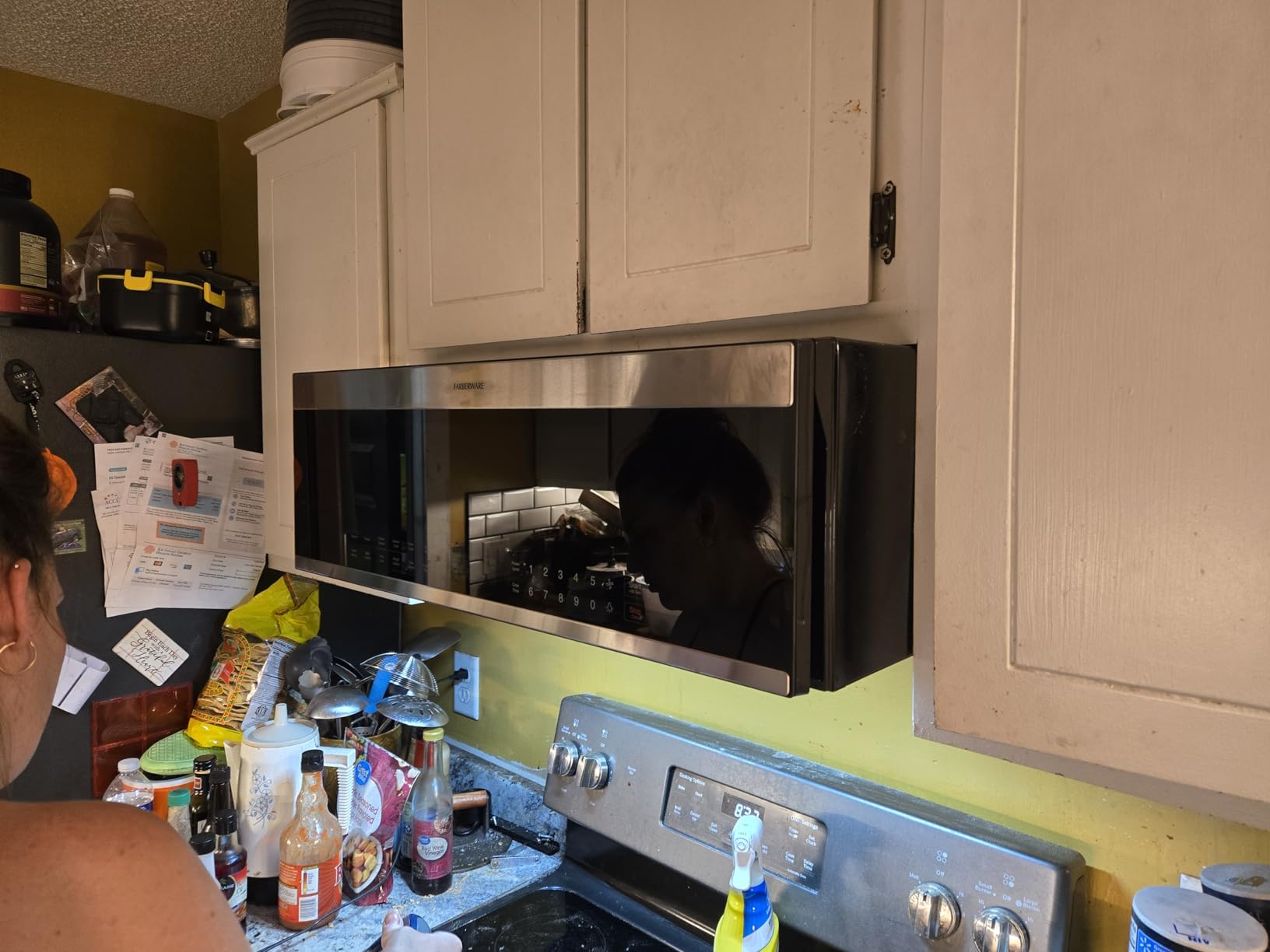 Farberware 1.7 Cu. Ft. Over-the-Range Microwave Oven – 1000 Watts Power, Auto Cook Settings, Defrost, Easy Clean and Child Safety Lock - White - Customer Photo 2