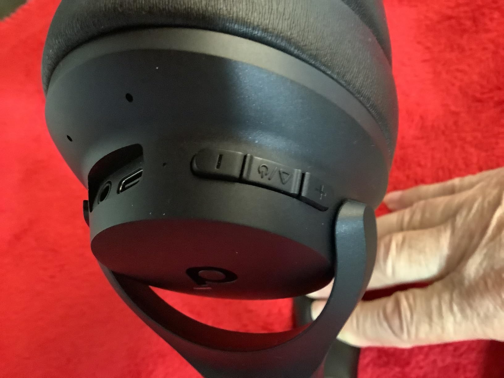 Soundcore by Anker Q20i Hybrid Active Noise Cancelling Headphones, Wireless Over-Ear Bluetooth, 40H Long ANC Playtime, Hi-Res Audio, Big Bass, Customize via an App, Transparency Mode (White) Customer Review Soundcore by Anker Q20i Hybrid Active Noise Cancelling Headphones, Wireless Over-Ear Bluetooth, 40H Long ANC Playtime, Hi-Res Audio, Big Bass, Customize via an App, Transparency Mode (White) - Customer Photo 2