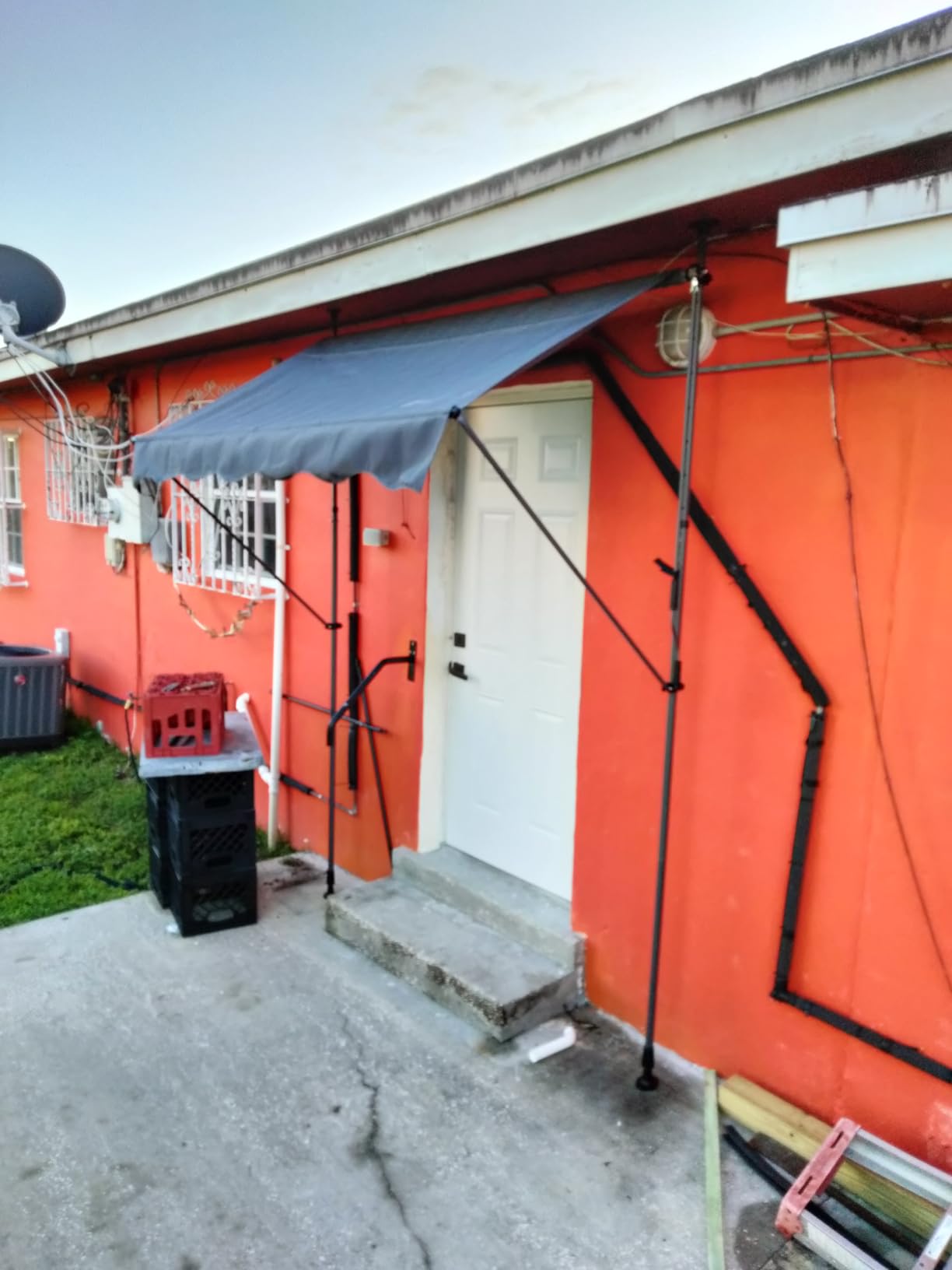 KELIXU Manual Retractable Awning, 118-Inch Adjustable Retractable Awnings for Patio Door Exterior Sunshade Shelter, Window Awning Canopy with UV Protection for Backyard, Garden, Balcony - Gray Customer Review KELIXU Manual Retractable Awning, 118-Inch Adjustable Retractable Awnings for Patio Door Exterior Sunshade Shelter, Window Awning Canopy with UV Protection for Backyard, Garden, Balcony - Gray - Customer Photo 2