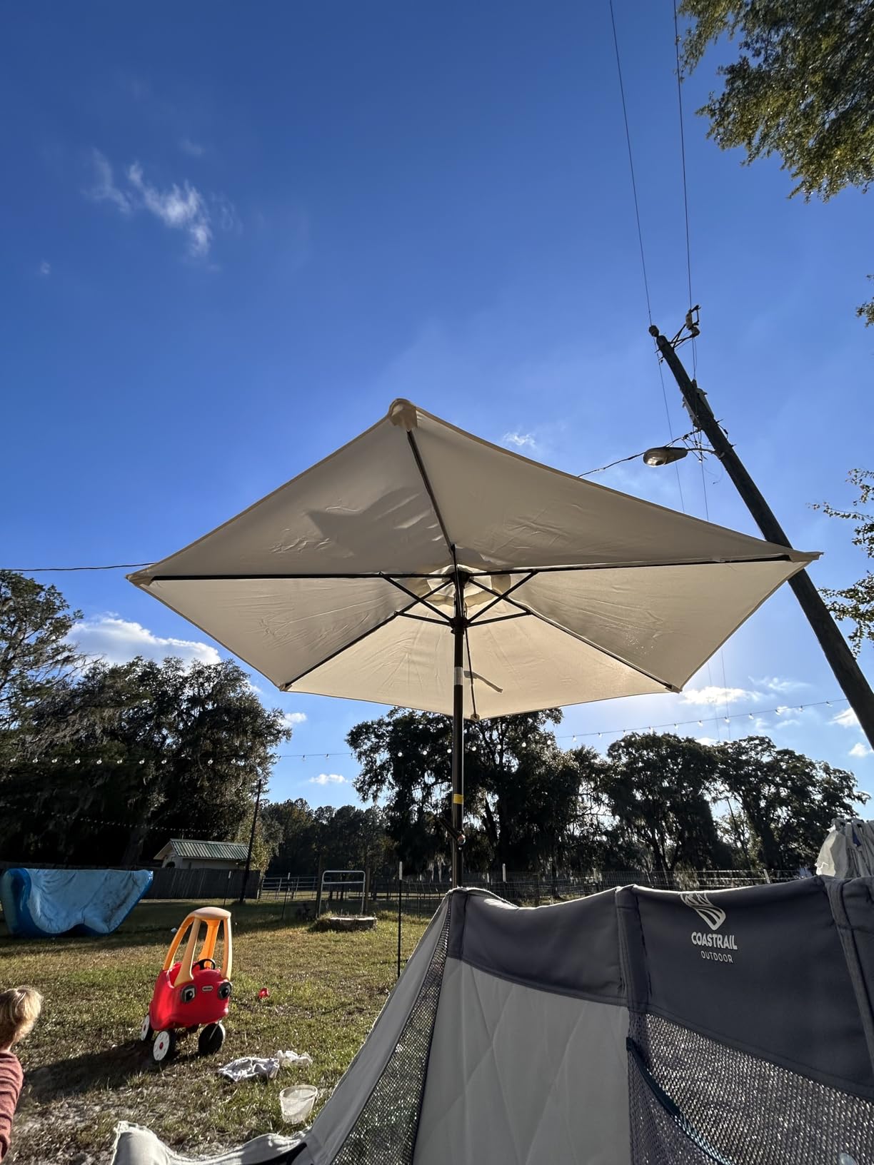 SUNVIVI OUTDOOR Outdoor Patio Umbrella, Patio Umbrella, Market Umbrella, Large Outdoor Umbrella, Metal Pole Umbrella with Push Button Tilt and Crank, Polyester Canopy Customer Review SUNVIVI OUTDOOR Outdoor Patio Umbrella, Patio Umbrella, Market Umbrella, Large Outdoor Umbrella, Metal Pole Umbrella with Push Button Tilt and Crank, Polyester Canopy - Customer Photo 1