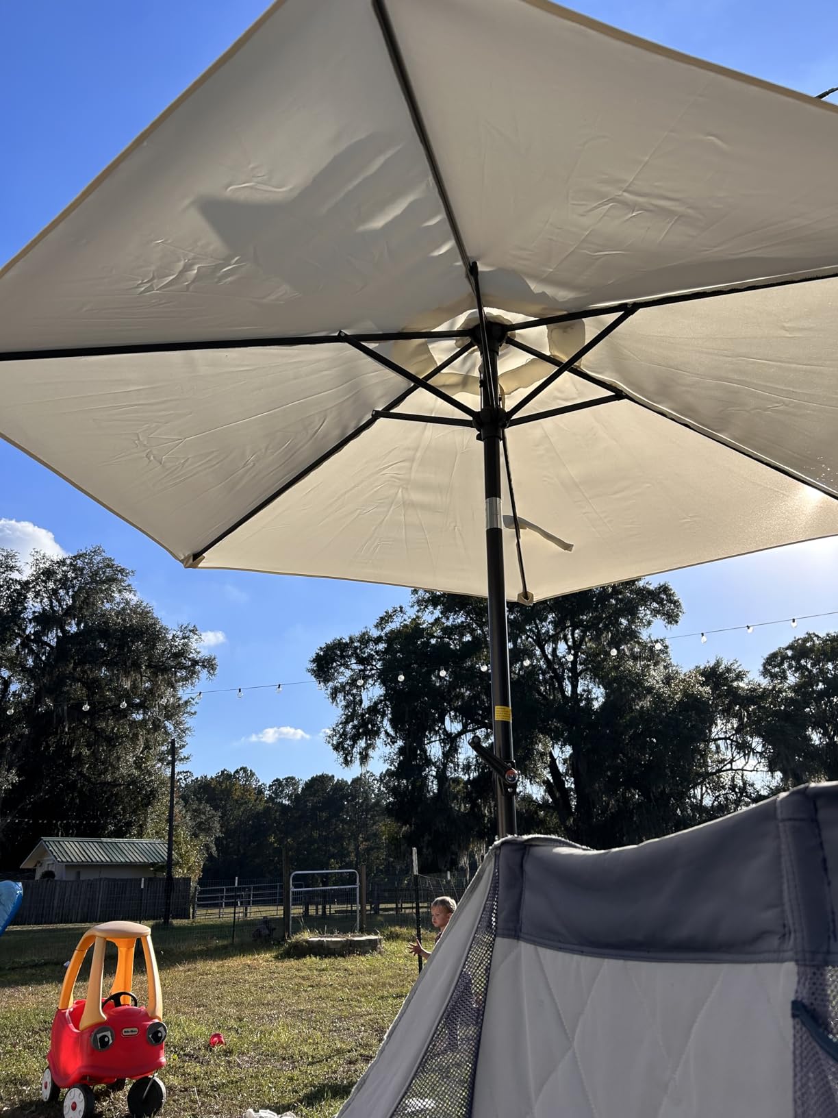 SUNVIVI OUTDOOR Outdoor Patio Umbrella, Patio Umbrella, Market Umbrella, Large Outdoor Umbrella, Metal Pole Umbrella with Push Button Tilt and Crank, Polyester Canopy Customer Review SUNVIVI OUTDOOR Outdoor Patio Umbrella, Patio Umbrella, Market Umbrella, Large Outdoor Umbrella, Metal Pole Umbrella with Push Button Tilt and Crank, Polyester Canopy - Customer Photo 2