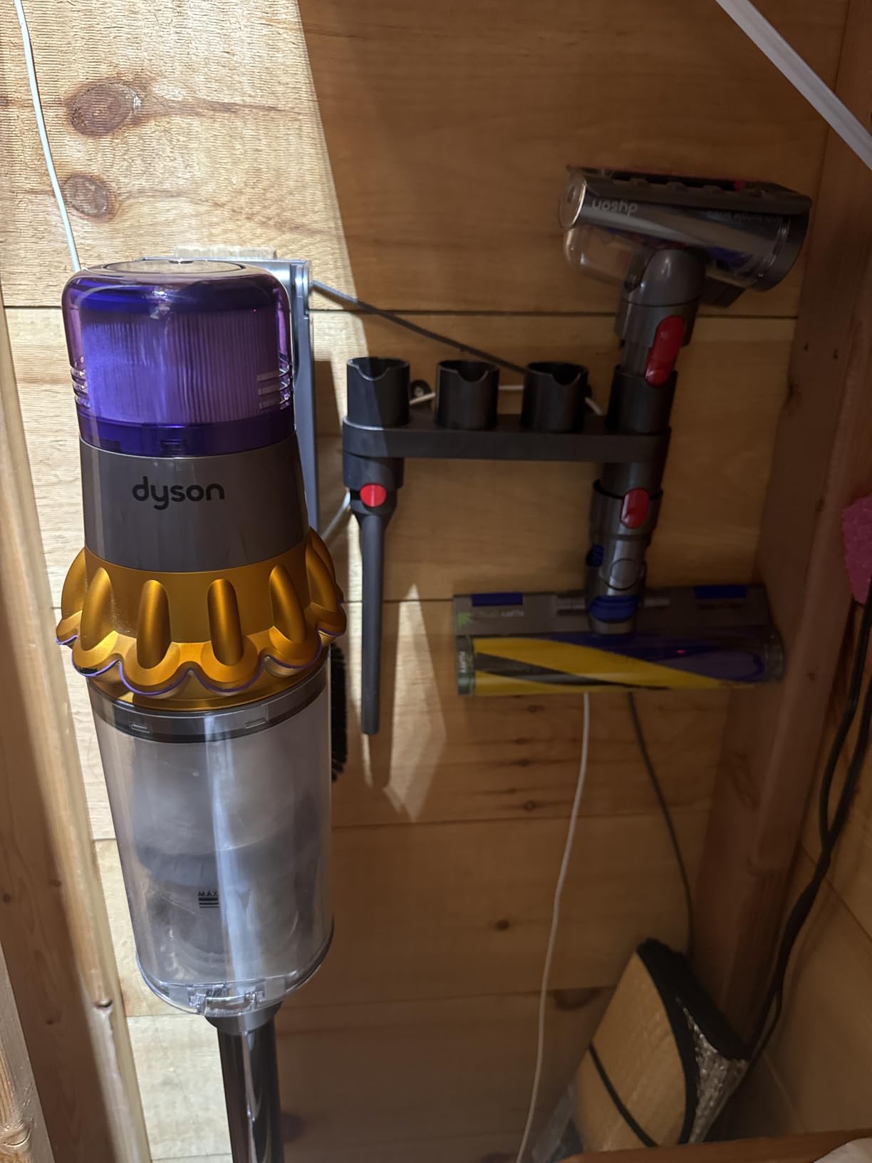 Dyson V15 Detect Plus Cordless Vacuum, Illumination Reveals dust, 240AW, 3 Power Modes, Up to 60 Minutes, Deep Cleans Hard Floors and Carpets, Detangles pet Hair, Converts to Handheld Customer Review Dyson V15 Detect Plus Cordless Vacuum, Illumination Reveals dust, 240AW, 3 Power Modes, Up to 60 Minutes, Deep Cleans Hard Floors and Carpets, Detangles pet Hair, Converts to Handheld - Customer Photo 2