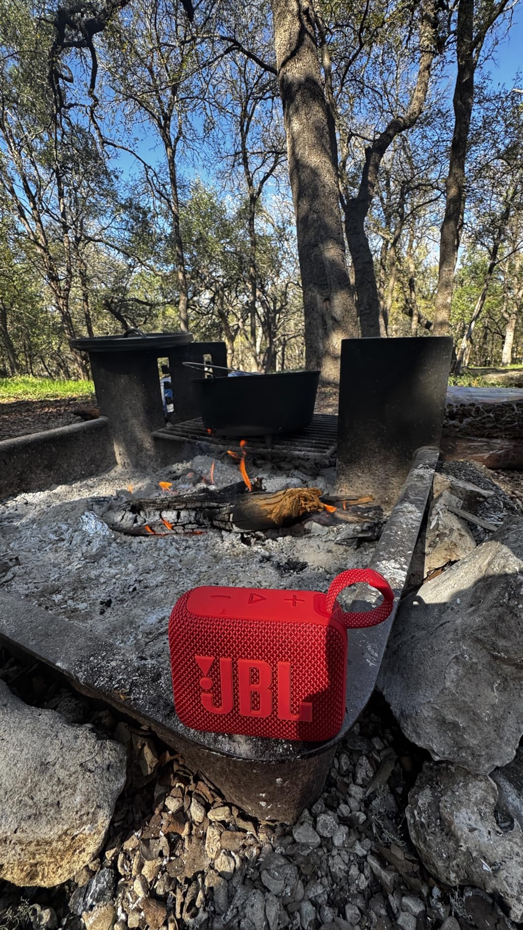 JBL Go 4 - Ultra-Portable, Waterproof and Dustproof Bluetooth Speaker, Big JBL Pro Sound with Punchy bass, 7-Hour Built-in Battery, Made in Part with Recycled Materials (Black) customer photo 1