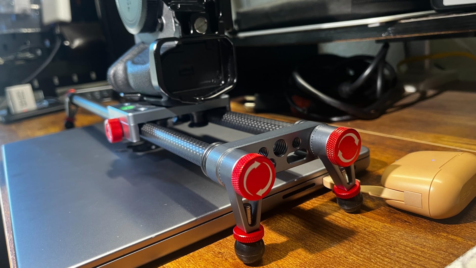 NEEWER 24in/60cm Carbon Fiber Camera Slider with 360° Ball Head/Phone Clamp/Action Camera Mount, Dolly Rail Track with 4 Bearings & Adjustable Legs, Compatible with GoPro Insta360 iPhone Android, CS2M Customer Review NEEWER 24in/60cm Carbon Fiber Camera Slider with 360° Ball Head/Phone Clamp/Action Camera Mount, Dolly Rail Track with 4 Bearings & Adjustable Legs, Compatible with GoPro Insta360 iPhone Android, CS2M - Customer Photo 1