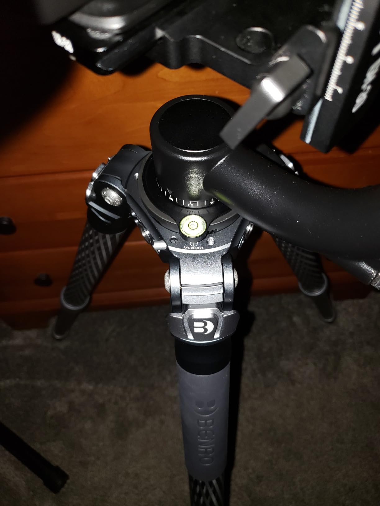 Benro Mammoth Carbon Fiber Tripod – 4-Section Heavy-Duty Carbon Fiber Tripod with 75 mm Bowl, Twist-Locks, Independent Leg Spread & 39.7 lb Load Capacity for DSLR, Mirrorless & Video Cameras (TMTH34C) - Customer Photo 2