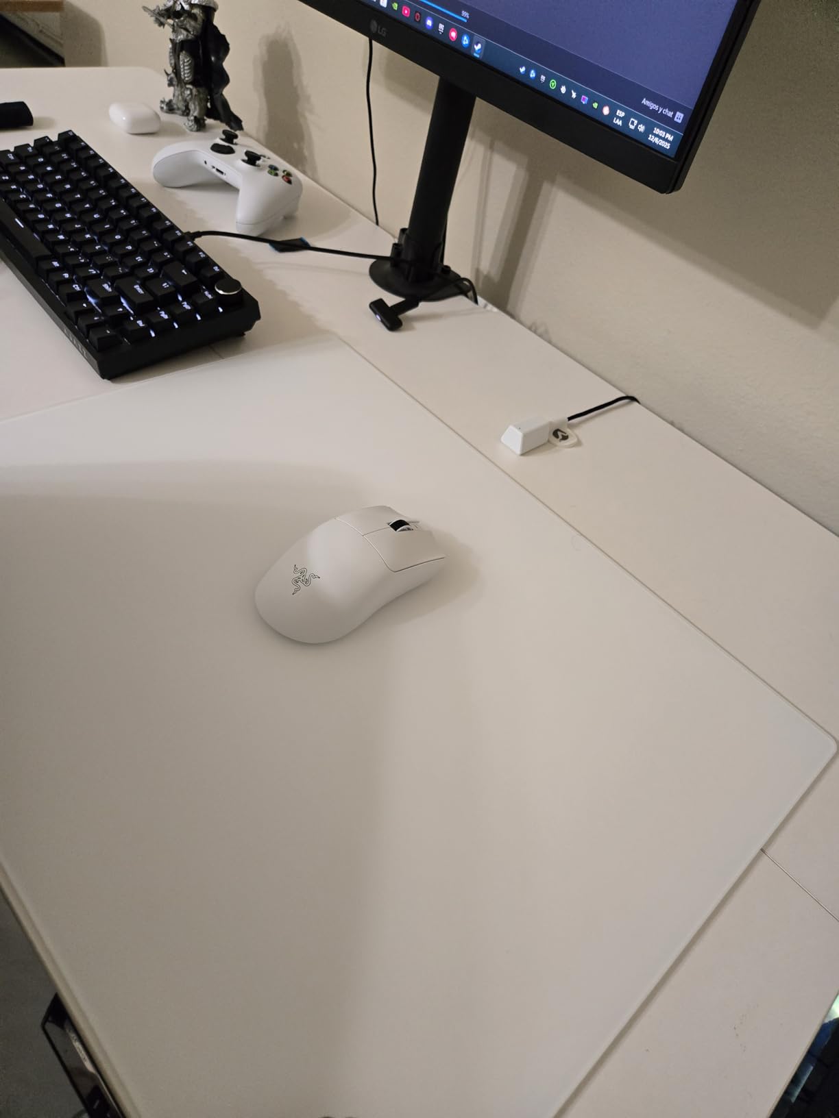 Razer Viper V3 Pro Wireless Esports Gaming Mouse: Symmetrical - 54g Lightweight - 8K Polling - 35K DPI Optical Sensor - Gen3 Optical Switches - 8 Programmable Buttons - 95 Hr Battery - Black customer photo 1