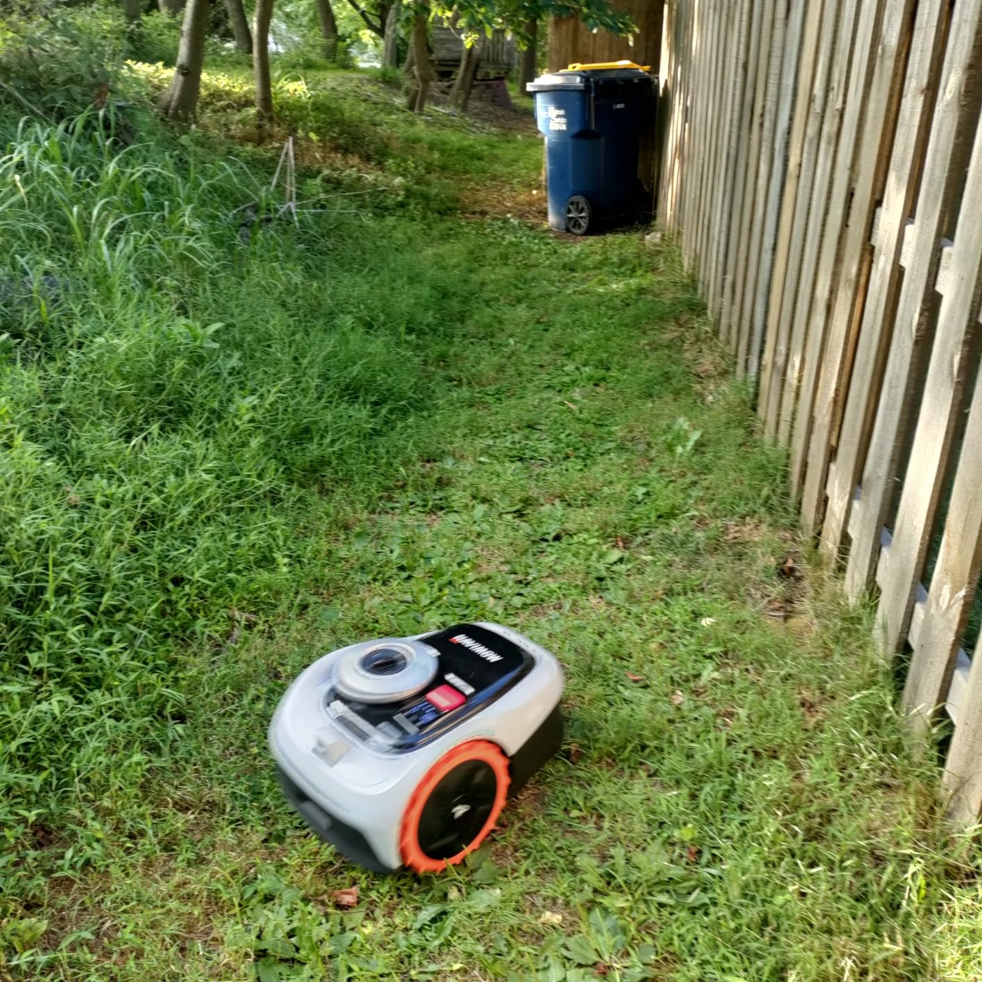 Segway Navimow i110N Robot Lawn Mower Perimeter Wire Free 1/4 Acre RTK+Vision Robotic Lawnmower, AI-Assisted Mapping, Virtual Boundary, APP Control, 58dB(A) Quiet, Multi-Zone Management - Customer Photo 2