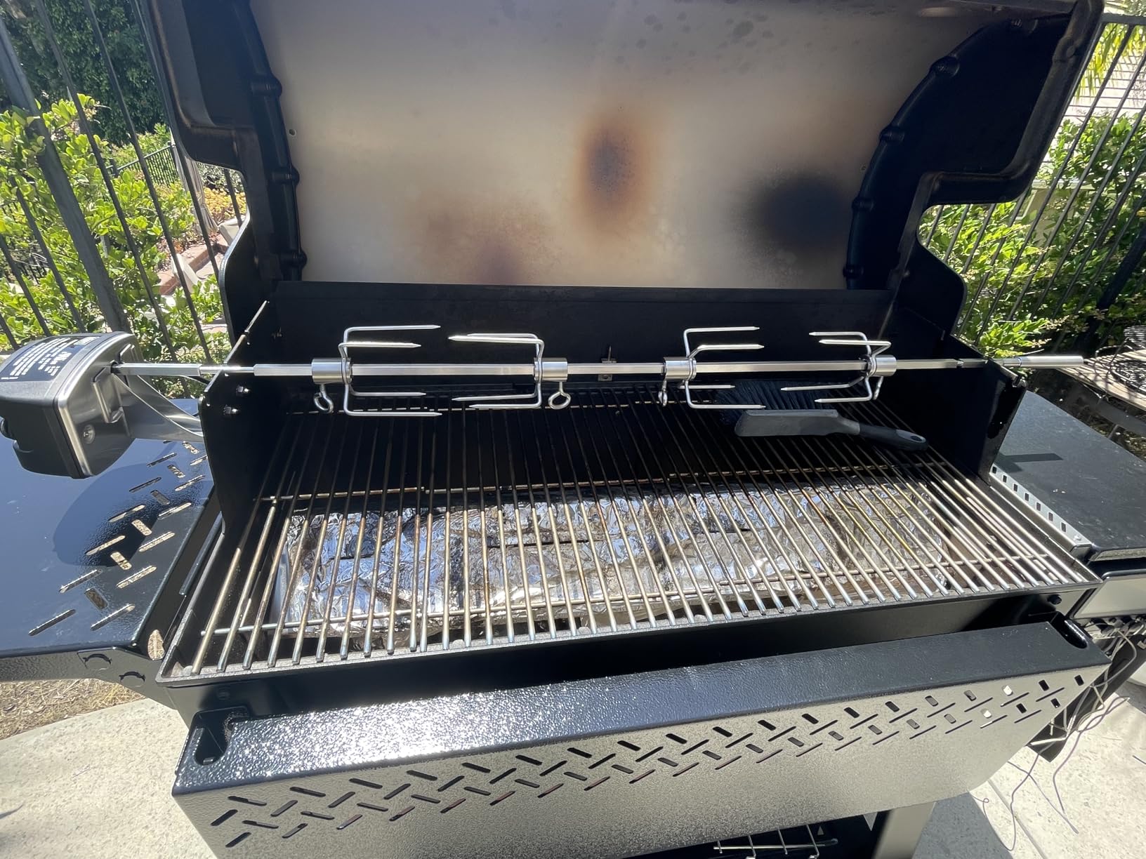 Searwood XL 600 Wood Pellet Smoker Grill, 36 inches - Wi-Fi & Bluetooth-Enabled Outdoor Grill for Smoking, Searing, Rapid React PID & Cooking up to 600F, Black customer photo 2