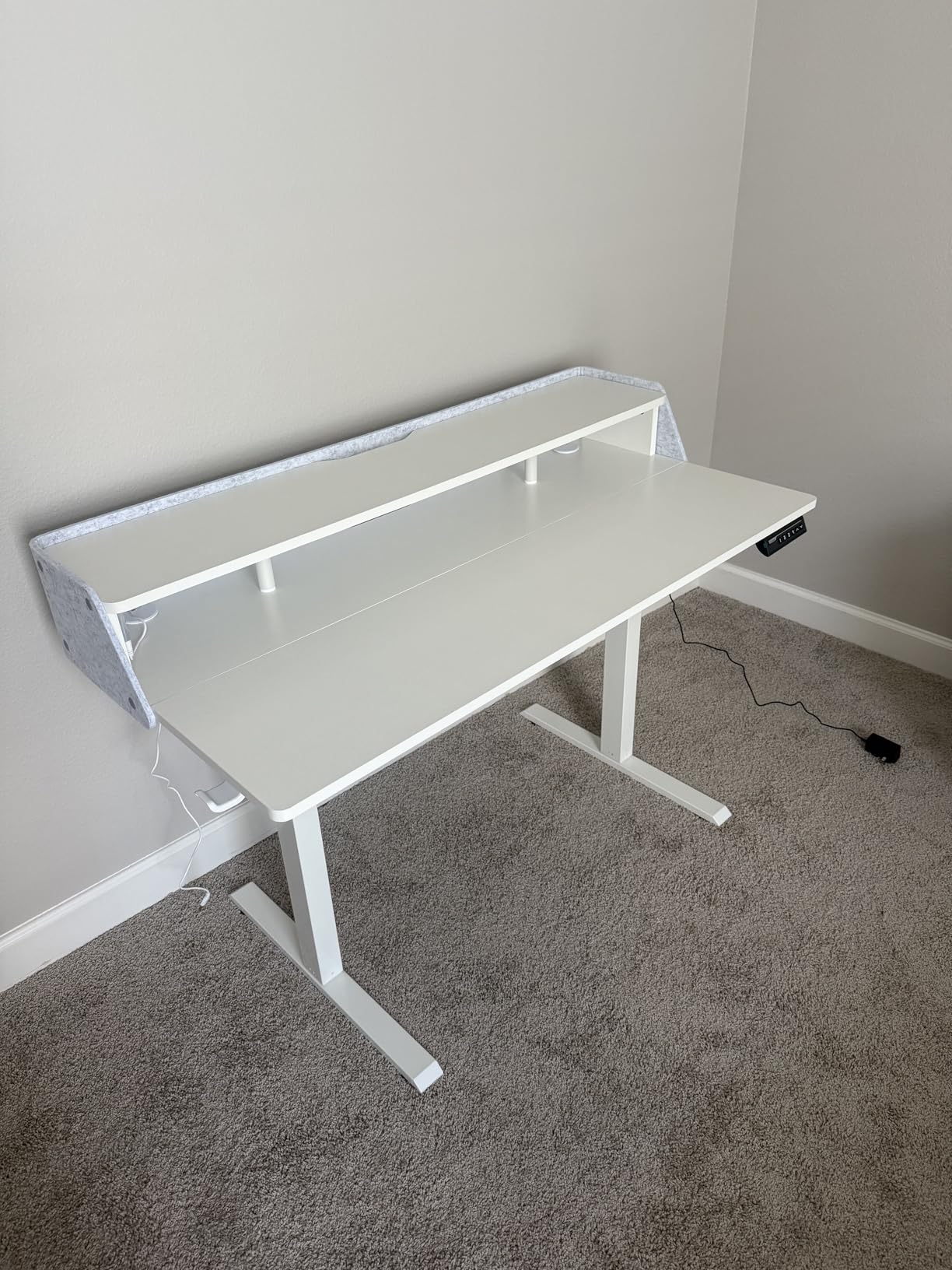 ErGear Standing Desk with LED Strip, 55″ x 28″ Electric Height Adjustable RGB Gaming Table with Shelf, Sit Stand Desk with Dual Cable Holes, C-Clamp Mount Compatible, 4 Preset Heights, Vintage Brown - Customer Photo 2