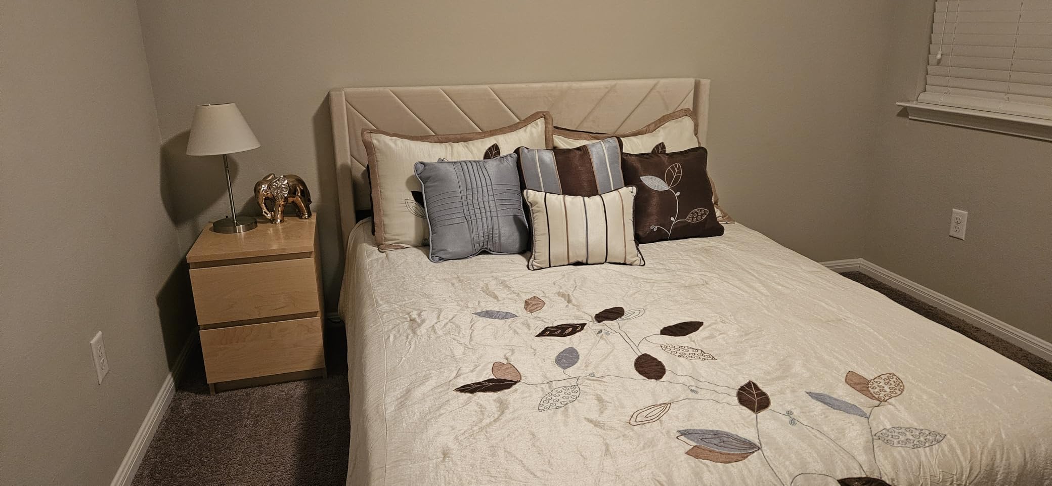 Yaheetech Queen Bed Frame Upholstered Platform Bed with Wing Side/Wooden Slat Support/Tufted Headboard with Wing Side/Mattress Foundation/No Box Spring Needed,Beige Queen Bed - Customer Photo 1