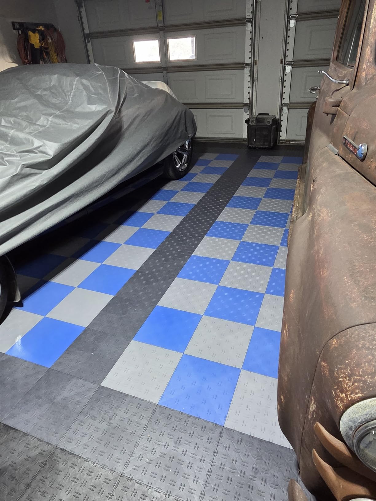 VEVOR Garage Tiles Interlocking, 12 x 12 x 0.53 inch 50 Pack Garage Floor Covering Tile, Non-Slip Double-Sided Texture Garage Flooring Tiles, for Garages, Basements, Repair Shops, Graphite Gray - Customer Photo 2