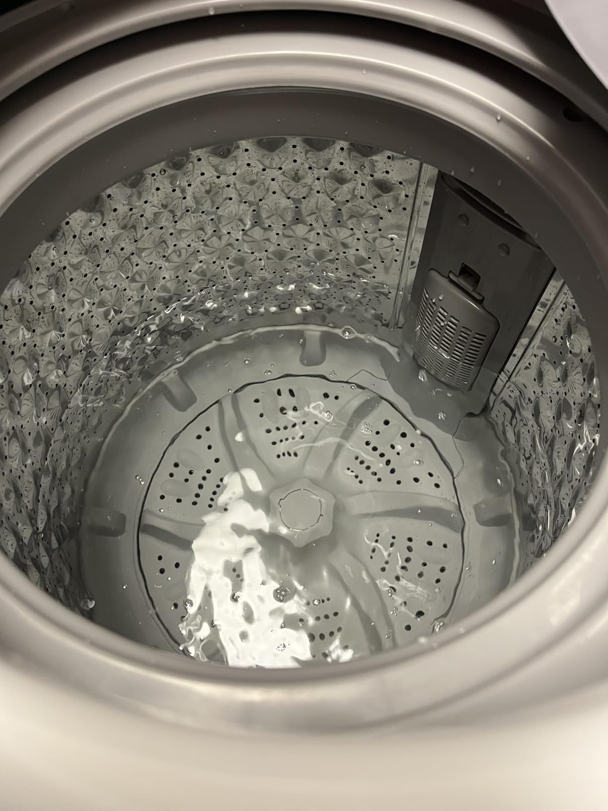BLACK+DECKER 4.5 Cu. Ft. Front Load Washer, Full Size Washing Machine with 12 Cycles, ENERGY STAR certified Washer Machine, Hot & Cold Inlet Hoses, LED Display, 120V, BFLW45M, White - Customer Photo 2