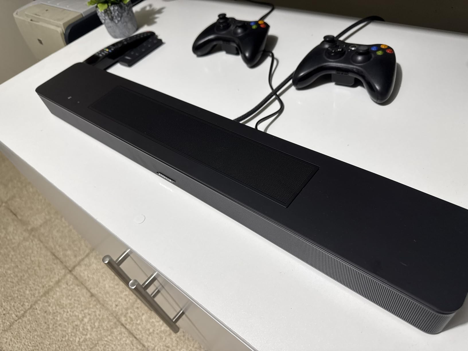 Bose Smart Dolby Atmos Soundbar, All-in-One Soundbar for TV, A.I. Dialogue Mode, Voice Control and Amazon Alexa Built-in, Bluetooth/AirPlay/Spotify Connect/Chromecast, Black customer photo 1