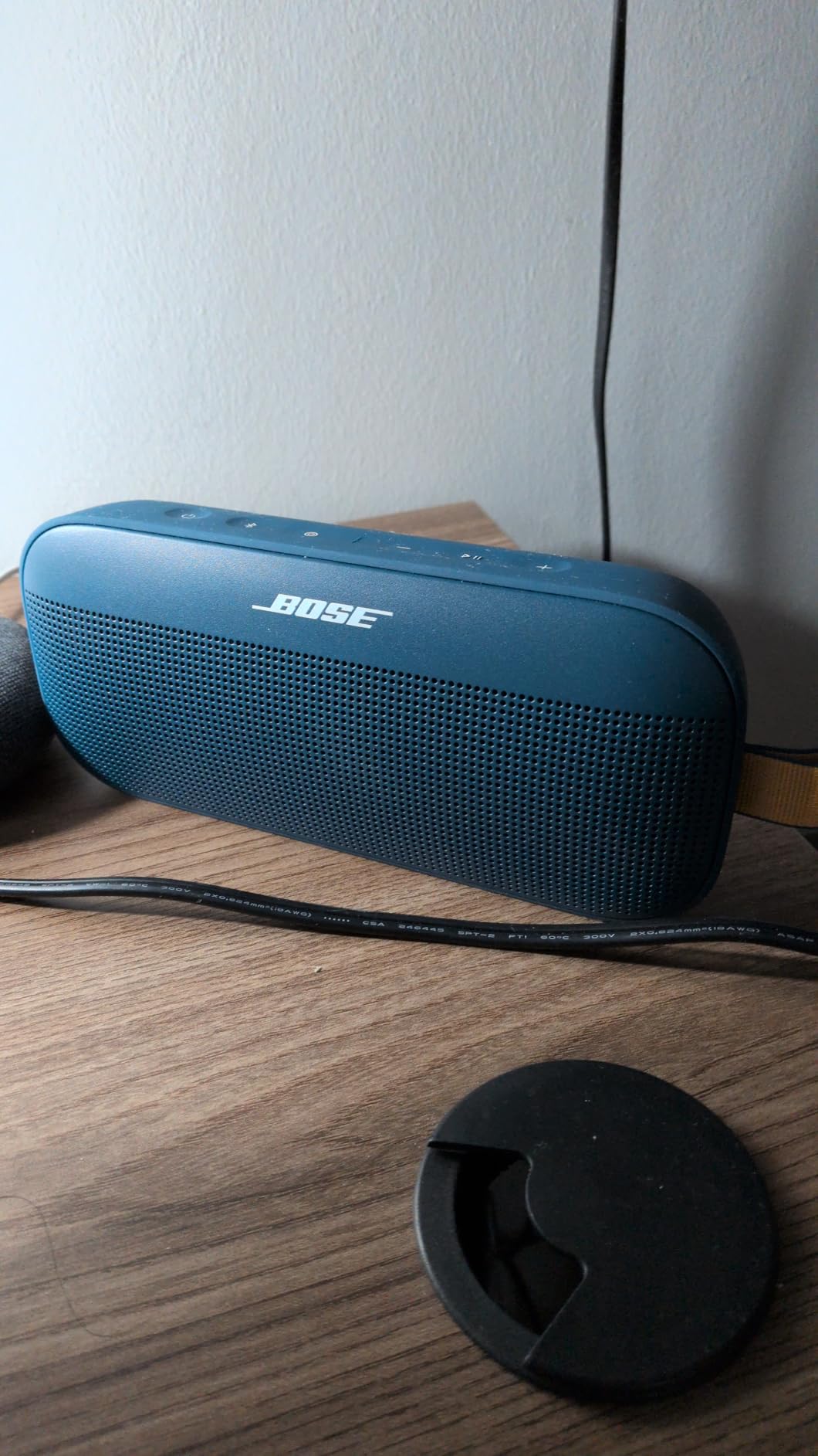 Bose SoundLink Flex Bluetooth Speaker (2nd Gen) - Portable Outdoor Speaker with Hi-Fi Audio, Waterproof and Dustproof, USB-C, Up to 12 Hours Battery Life, Black Customer Review Bose SoundLink Flex Bluetooth Speaker (2nd Gen) - Portable Outdoor Speaker with Hi-Fi Audio, Waterproof and Dustproof, USB-C, Up to 12 Hours Battery Life, Black - Customer Photo 2