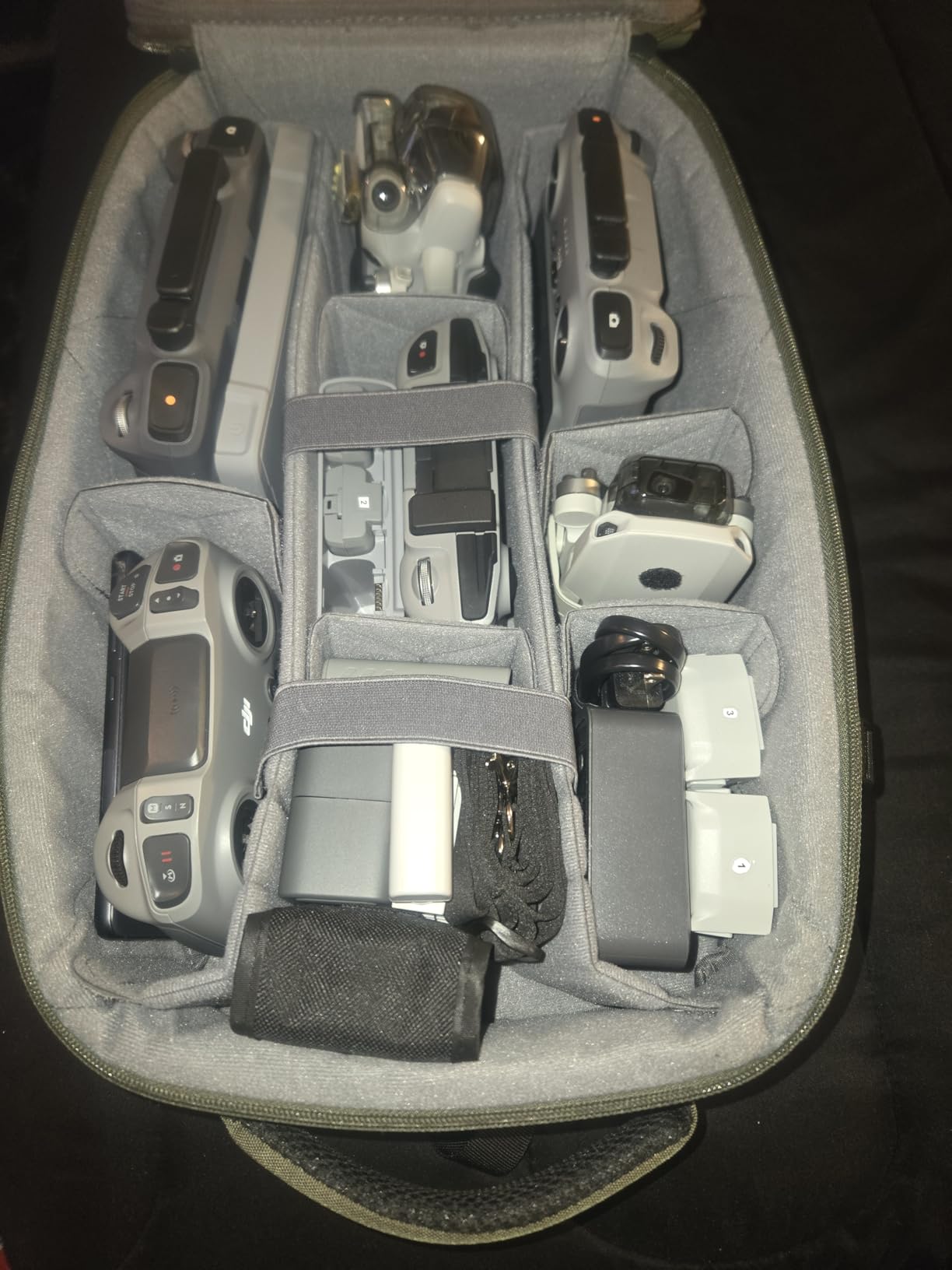 K&F CONCEPT Camera Backpack,Hardshell Photography DSLR Camera Bag with 15-15.6 Inch Laptop Compartment Waterproof Hard Shell Camera Case Compatible with Canon/Nikon/Sony/DJI Mavic Drone Customer Review K&F CONCEPT Camera Backpack,Hardshell Photography DSLR Camera Bag with 15-15.6 Inch Laptop Compartment Waterproof Hard Shell Camera Case Compatible with Canon/Nikon/Sony/DJI Mavic Drone - Customer Photo 1