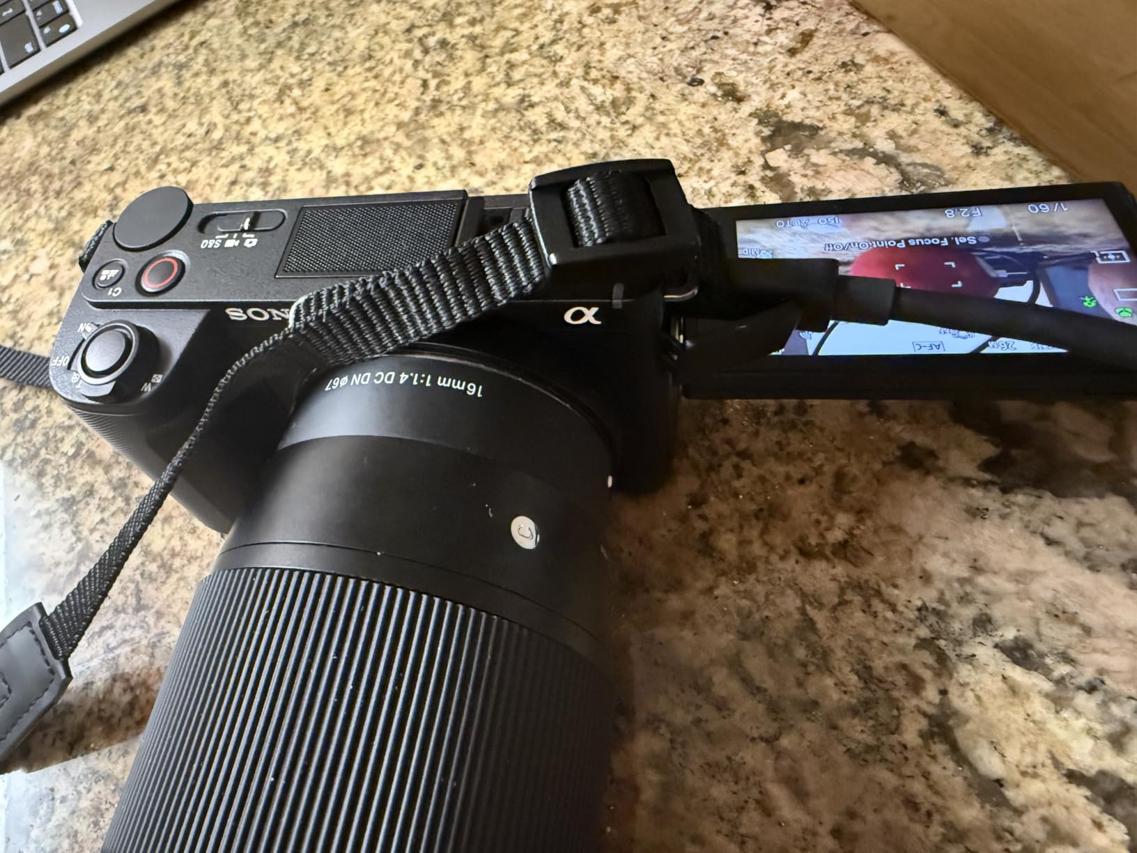 Sony Alpha ZV-E10 II APS-C Interchangeable Lens Mirrorless Content Creators' Camera - Black - with Lens - Customer Photo 4
