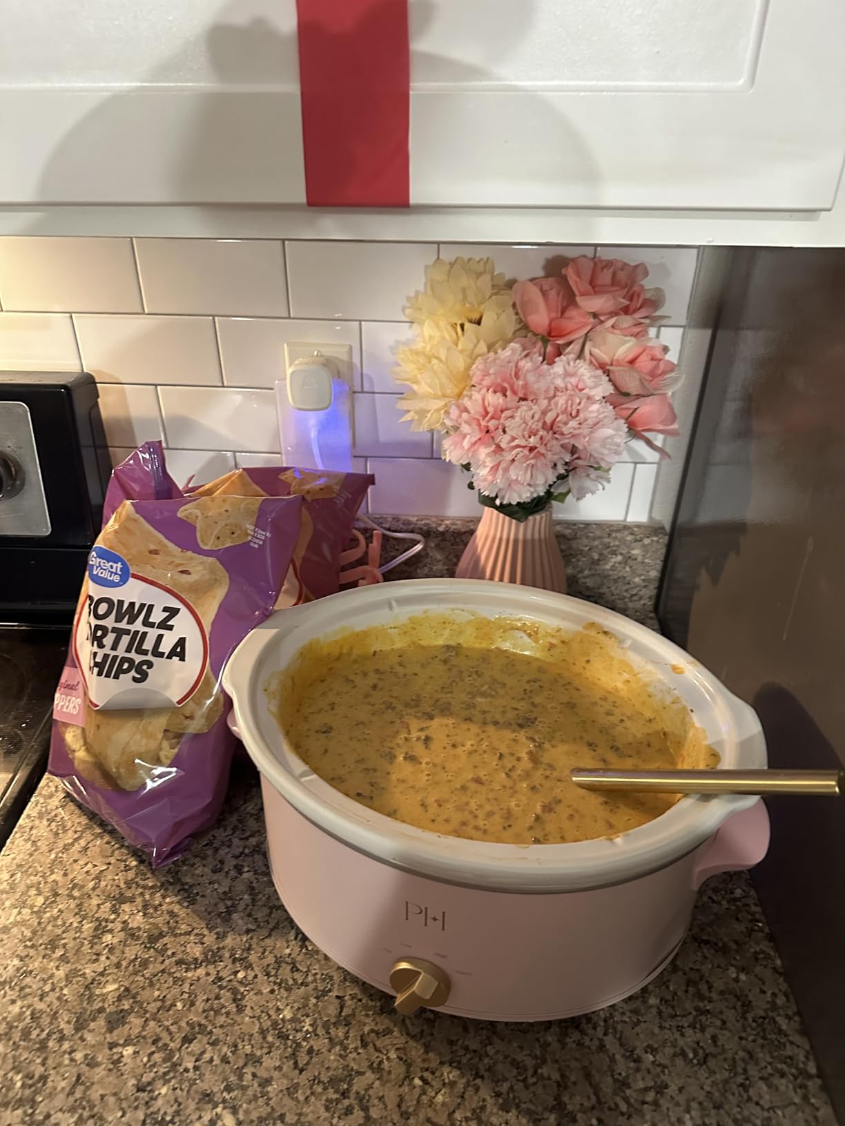 Paris Hilton 6-Quart Manual Slow Cooker, Features Three Settings (Low, High, Warm), Naturally Nonstick and Dishwasher Safe Stoneware Insert, Family Sized Capacity, White - Customer Photo 2