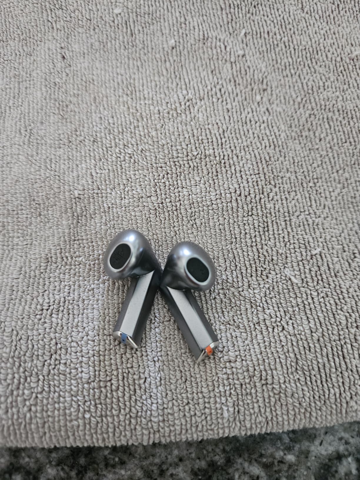Samsung Galaxy Buds 3 Wireless Earbud Headphones - Silver - Customer Photo 4