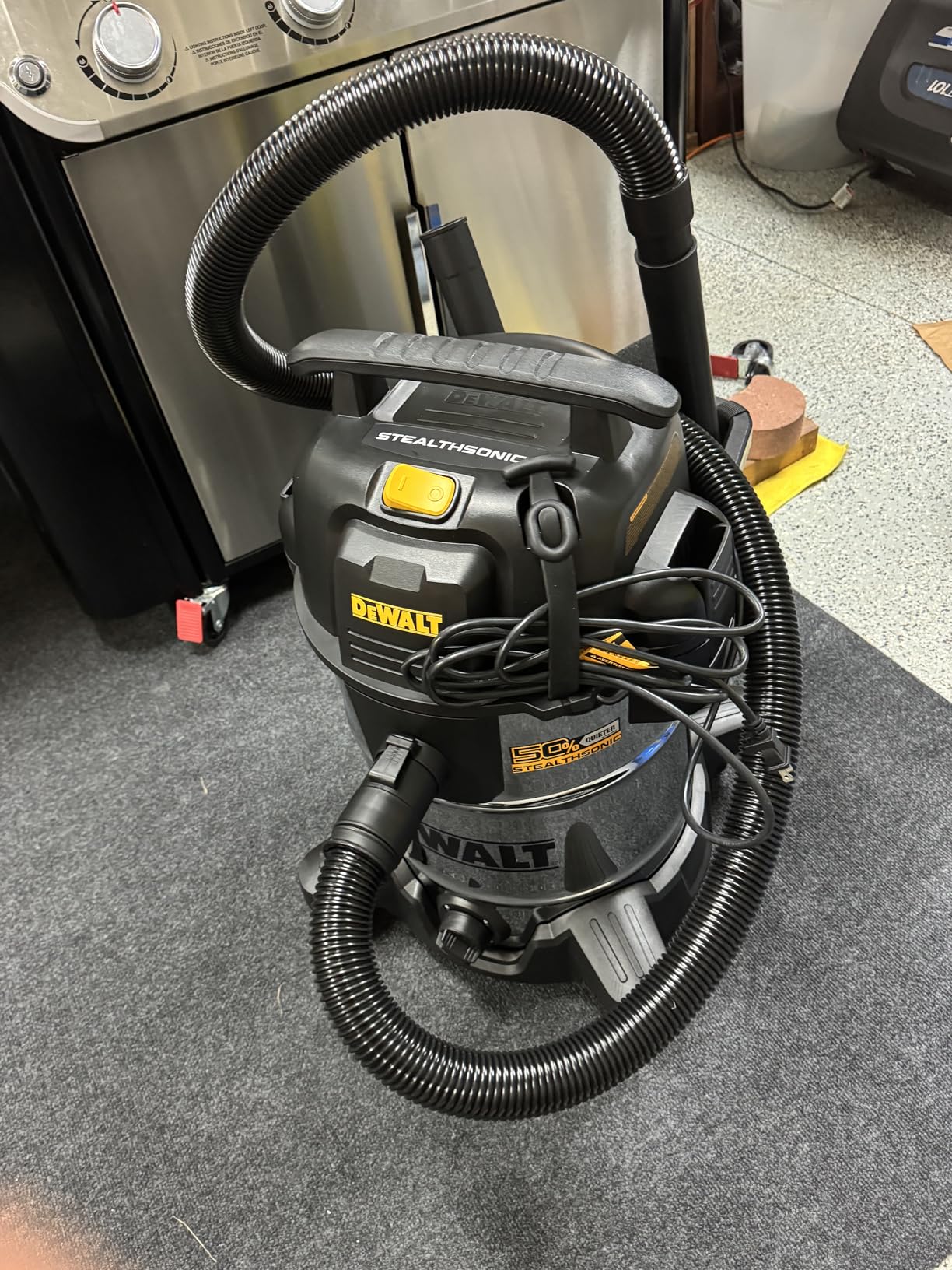 DEWALT 10 Gallon STEALTHSONIC Wet and Dry Shop Vacuum, Ultra Quiet Heavy Duty With Attachments, Powerful Outdoor Vac for Car, Garage, Workshop, Jobsite, Patio, DXV10S-QT, 5 Peak HP customer photo 1