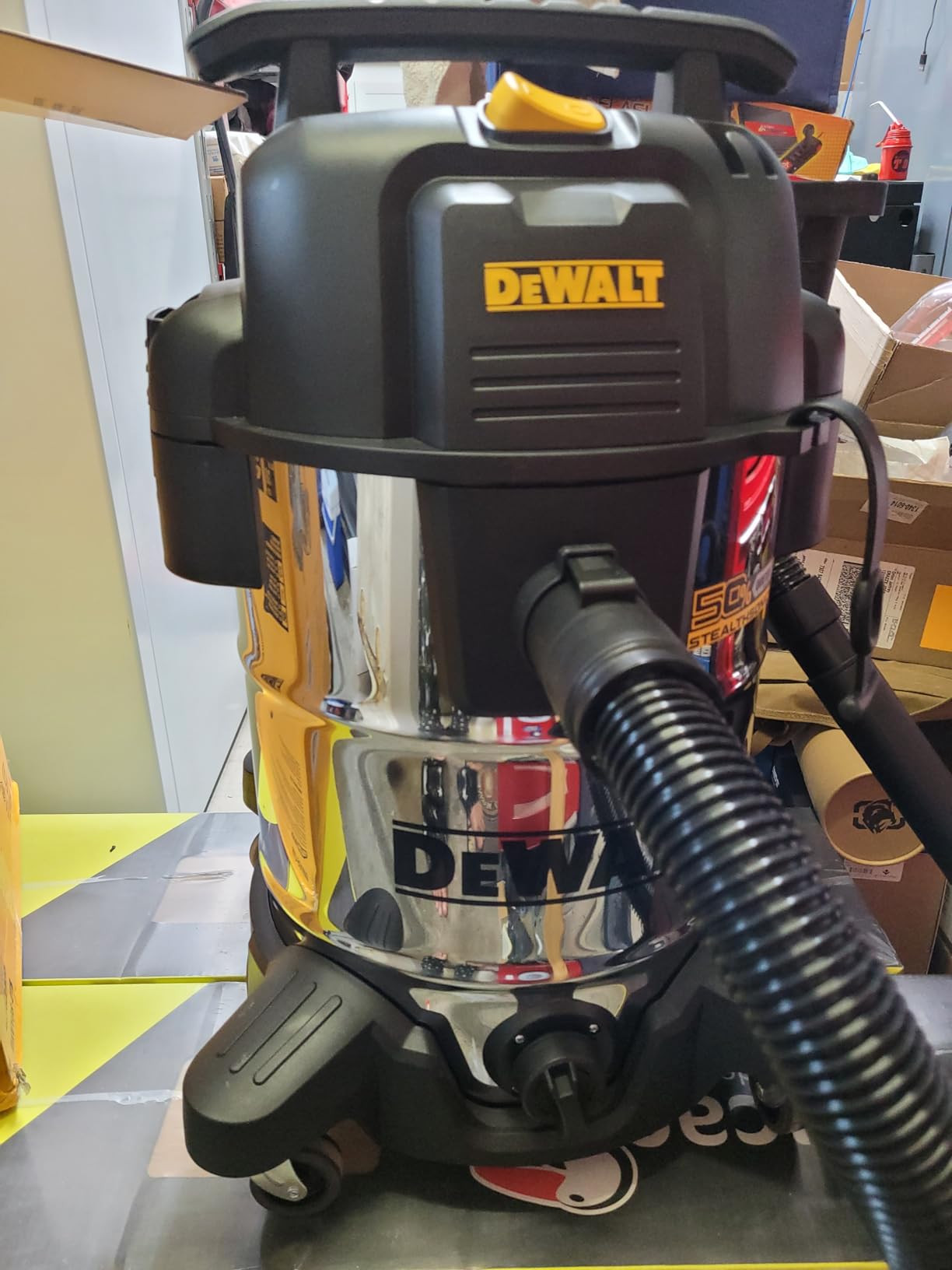 DEWALT 10 Gallon STEALTHSONIC Wet and Dry Shop Vacuum, Ultra Quiet Heavy Duty With Attachments, Powerful Outdoor Vac for Car, Garage, Workshop, Jobsite, Patio, DXV10S-QT, 5 Peak HP customer photo 2