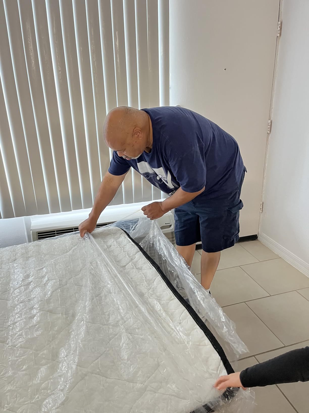 Full Size Mattress 10 Inch | Full Mattresses in a Box Hybrid | Medium Firm Feel Memory Foam and Individual Pocket Springs | Fiberglass Free Bed Matress | Breathable | CertiPUR-US | Upgrade Customer Review Full Size Mattress 10 Inch | Full Mattresses in a Box Hybrid | Medium Firm Feel Memory Foam and Individual Pocket Springs | Fiberglass Free Bed Matress | Breathable | CertiPUR-US | Upgrade - Customer Photo 2